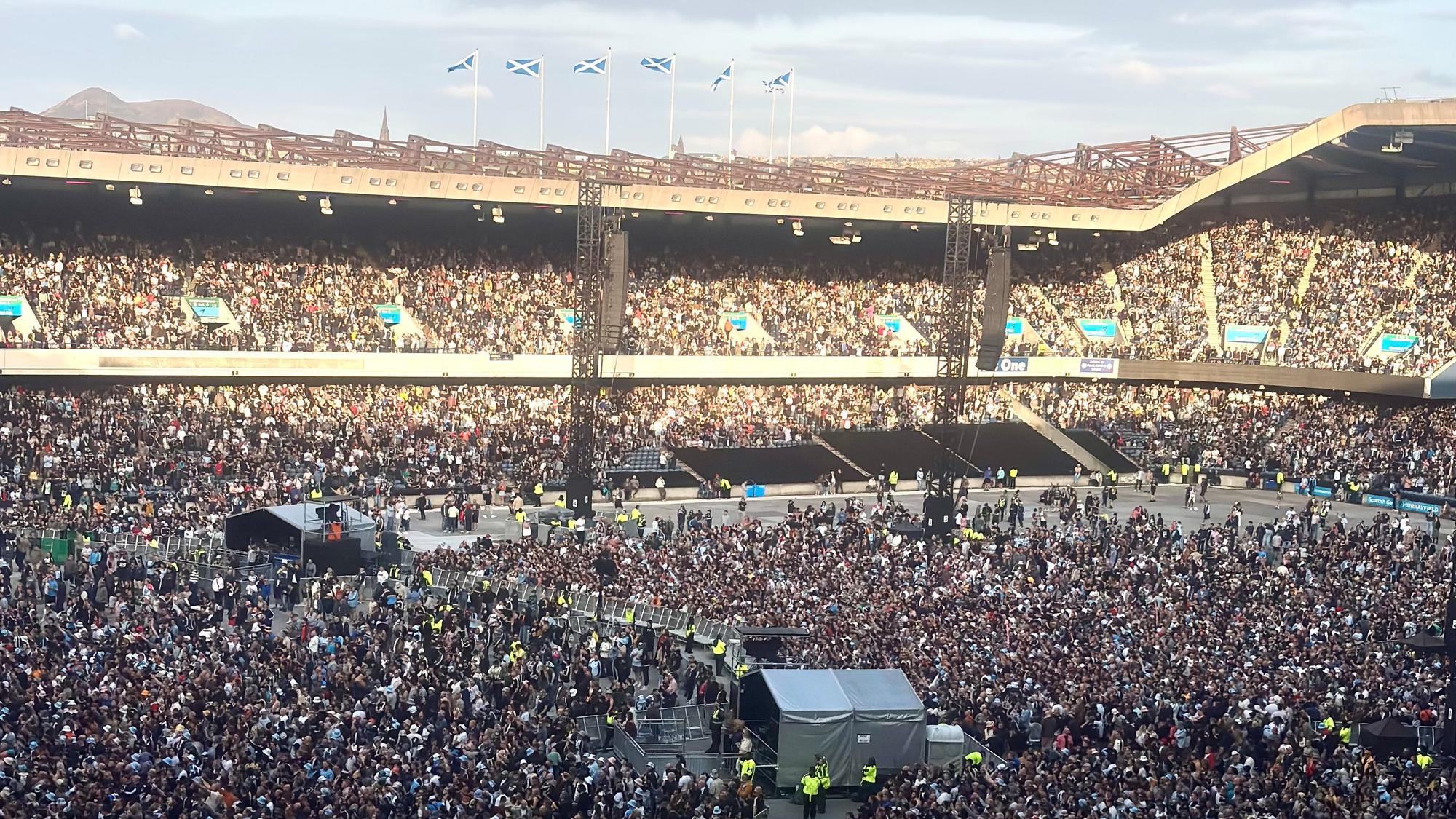 Das Bild zeigt das Murrayfield-Stadion in Edinburg bei dem Konzert der Band Oasis im August 2025. foto: Kevin Goonewardena