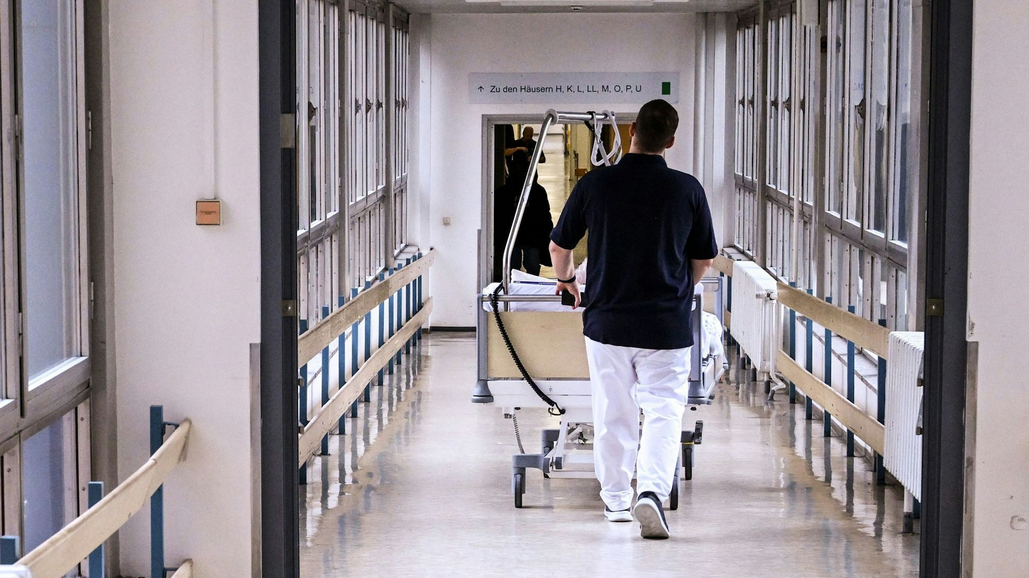Essstörungen sind eine ernste Krankheit, teilweise müssen Patientinnen und Patienten im Krankenhaus behandelt werden. (Symbolbild)