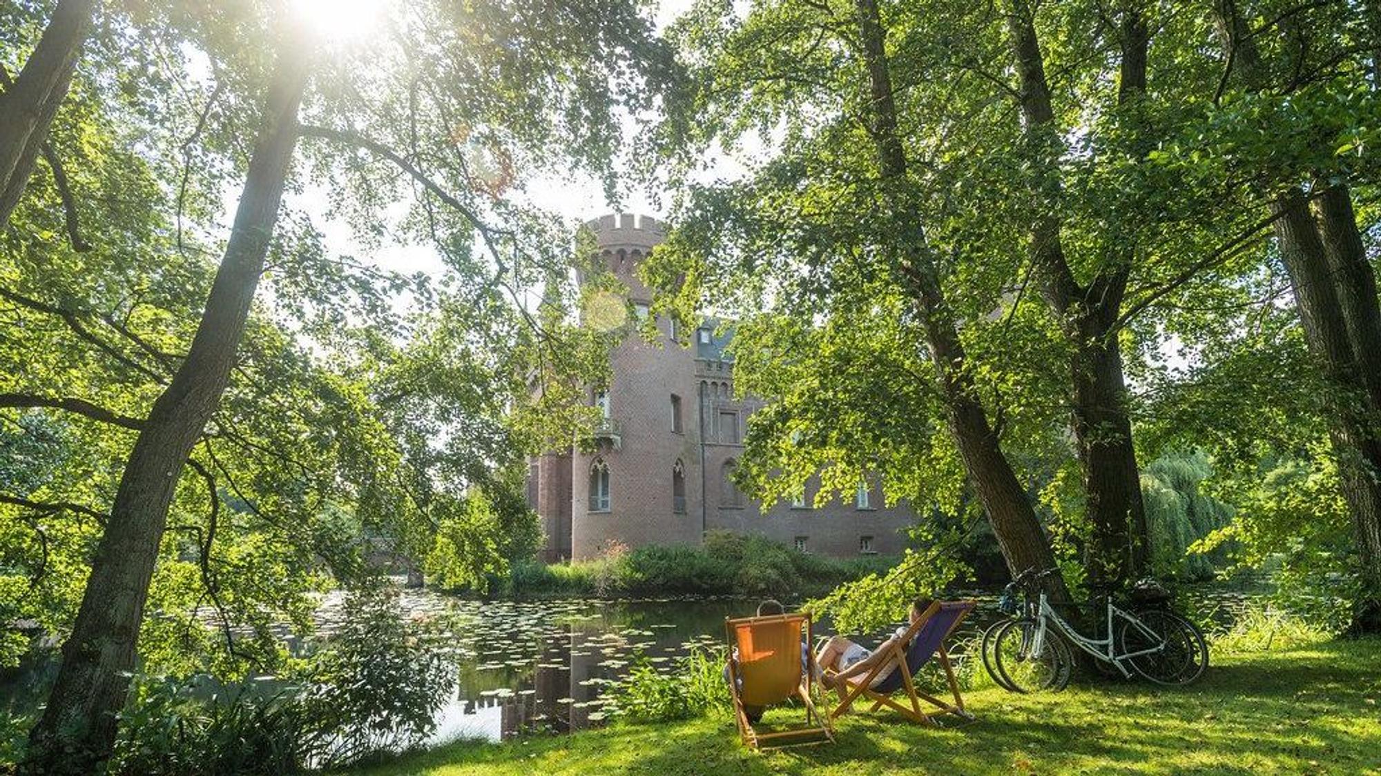 Das Schloss Moyland lädt zu einer kurzen Verschnaufpause ein. (Archivbild)