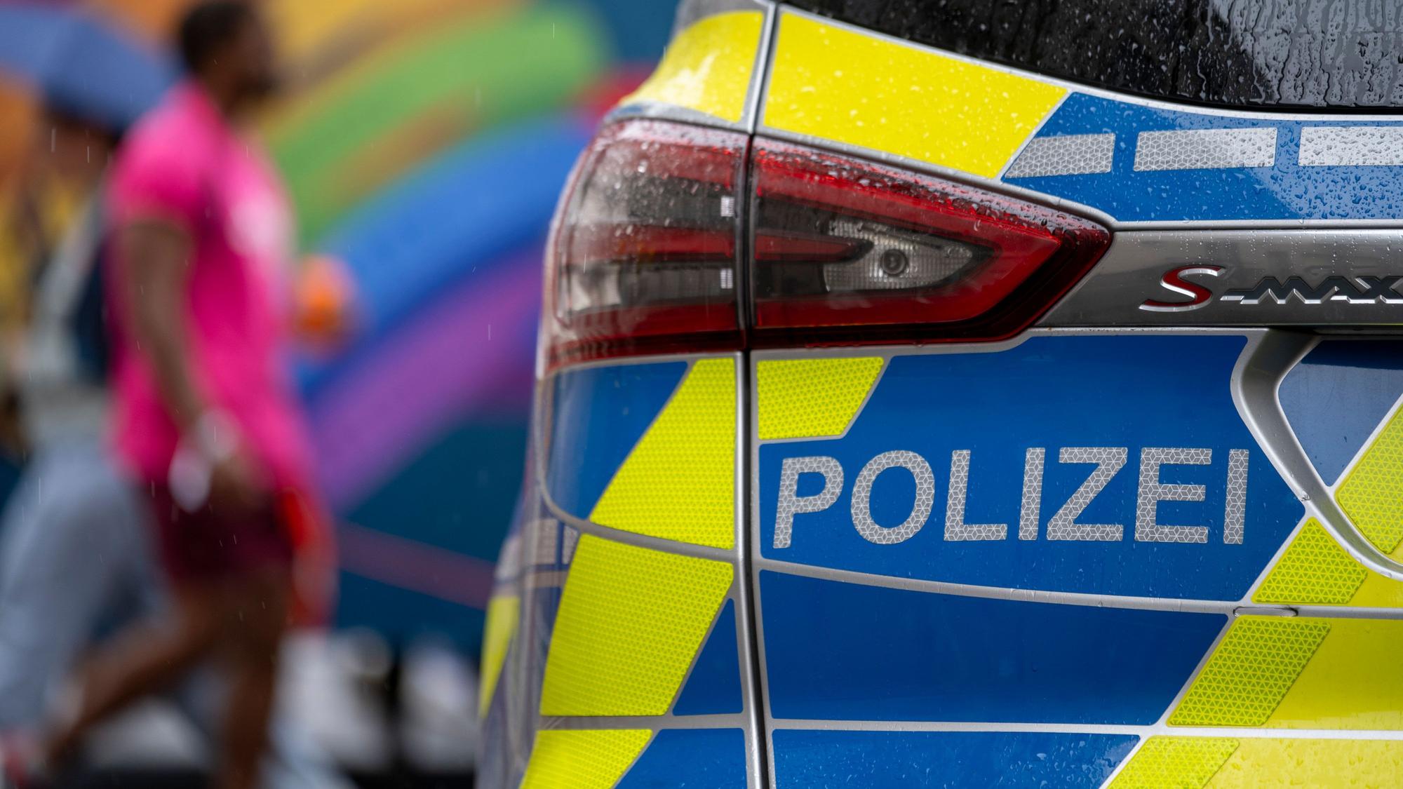 Ein Polizeifahrzeug.