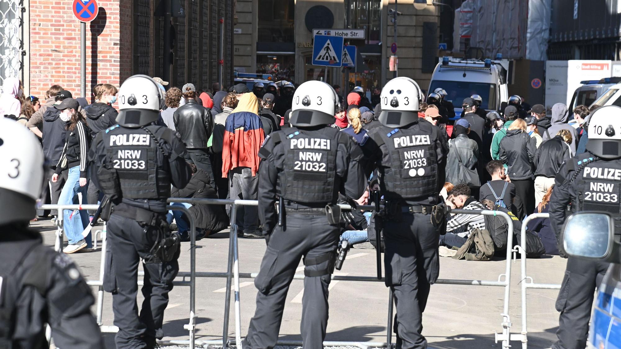Die Polizei hat offenbar ein Protestcamp unter dem Motto „Rheinmetall entwaffnen“ verboten (Symbolbild).