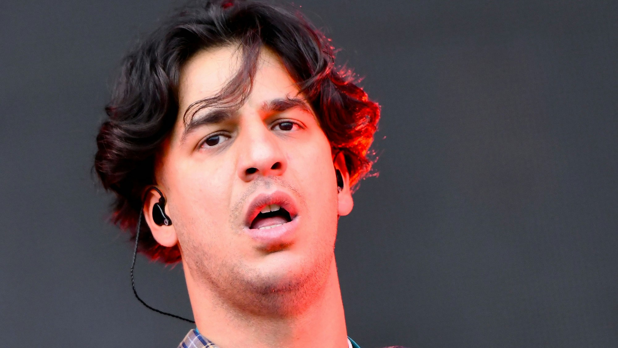 Rapper Ufo361 auf der Bühne.