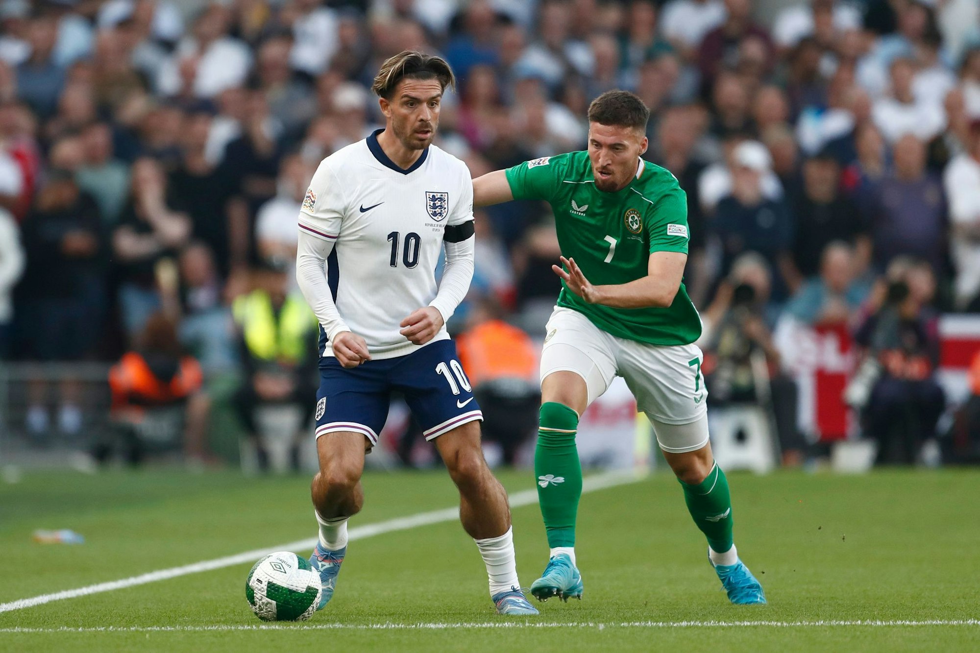 Jack Grealish (l) hat eine neue Herausforderung gefunden