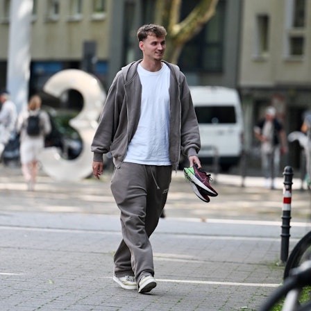 12.08.2025, xophax, Fussball , 1.FC Köln 1.FC Köln, Saison 2025/2026 Fussball-Bundesliga Vorbereitung, Neuzugänge Medizincheck in der MediaPark Klinik Rav van den Berg Köln *** 12 08 2025, xophax, Fußball , 1 FC Köln 1 FC Köln, Saison 2025 2026 Fußball Bundesliga Vorbereitung, Neuzugänge Medizincheck in der MediaPark Klinik Rav van den Berg Köln