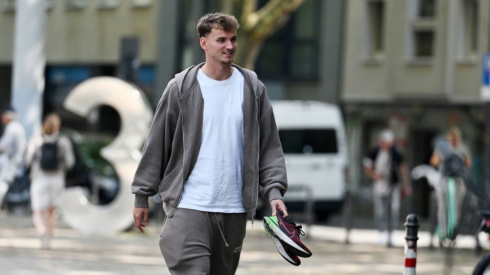 12.08.2025, xophax, Fussball , 1.FC Köln 1.FC Köln, Saison 2025/2026 Fussball-Bundesliga Vorbereitung, Neuzugänge Medizincheck in der MediaPark Klinik Rav van den Berg Köln *** 12 08 2025, xophax, Fußball , 1 FC Köln 1 FC Köln, Saison 2025 2026 Fußball Bundesliga Vorbereitung, Neuzugänge Medizincheck in der MediaPark Klinik Rav van den Berg Köln