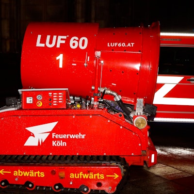 25.10.2026, Köln: Entrauchung des Doms . Übung der Kölner Feuerwehr mit dem Entraucher LUF 60.Foto:Dirk Borm