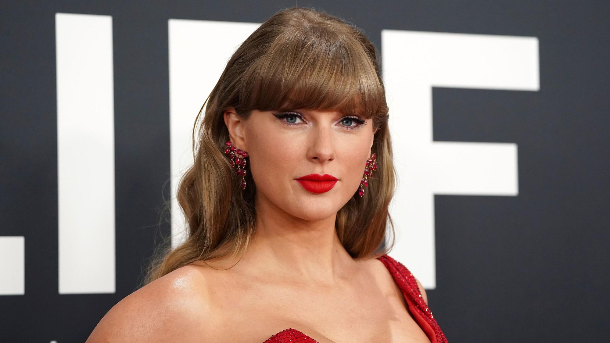 Taylor Swift kommt zur 67. Grammy-Verleihung.