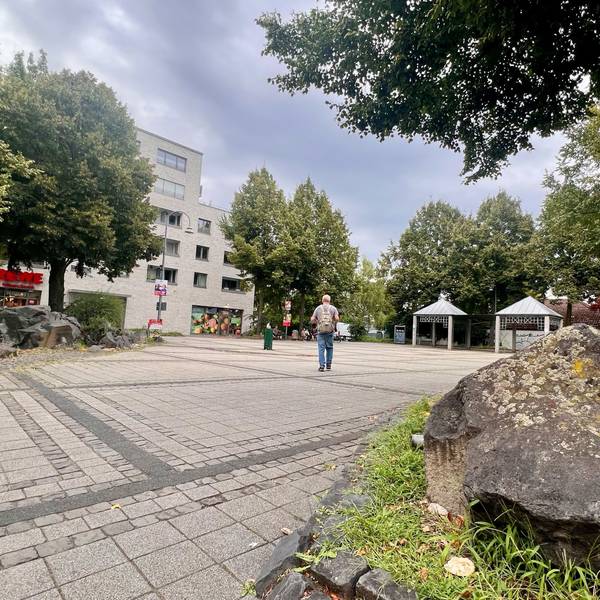 Der Poller Marktplatz an der Haltestelle „Poll Salmstraße“ der KVB-Linie 7 soll umgestaltet und aufgewertet werden.