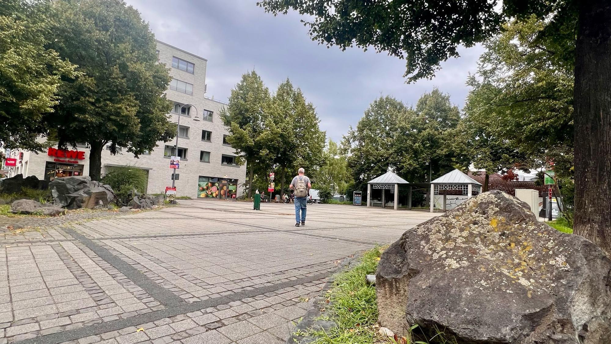 Der Poller Marktplatz an der Haltestelle „Poll Salmstraße“ der KVB-Linie 7 soll umgestaltet und aufgewertet werden.