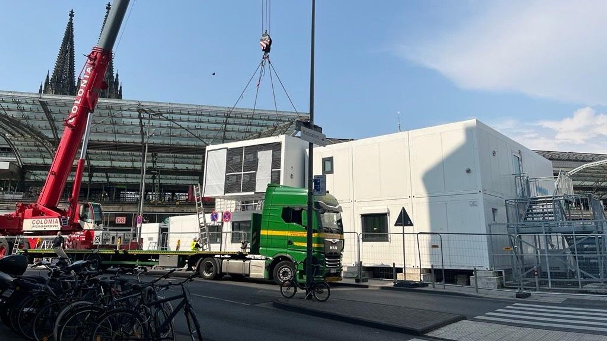Die Container der Bundespolizei am Hauptbahnhof werden abgebaut.