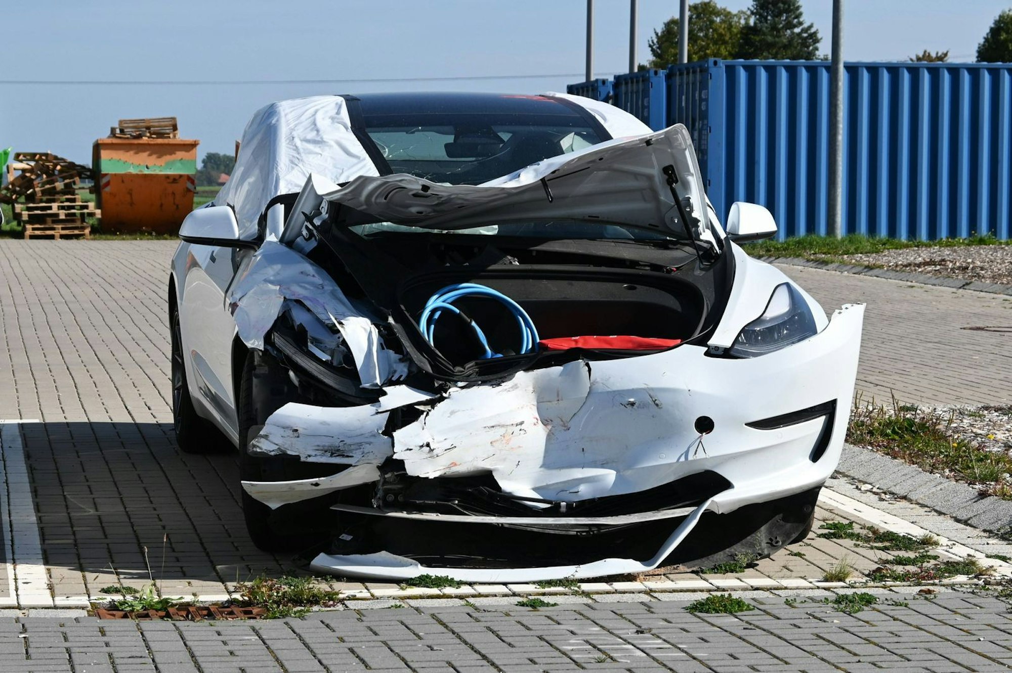 Laut GDV ist es teurer, ein Elektroauto nach einem Unfall reparieren zu lassen, als das bei einem Auto mit Verbrennungsmotor der Fall ist. (Bild: IMAGO/Manfred Segerer)