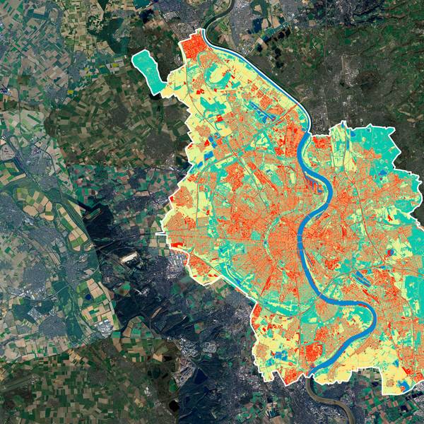 ARD/SWR ZUGEPFLASTERT!, "Wie schützen wir unsere Städte vor dem Hitzekollaps?", am Mittwoch (13.08.25) um 22:50 Uhr im ERSTEN.
Im KI-basierten Modell sind die versiegelten Flächen von Köln rot markiert (Stand: 2023).
© SWR/Google Satellite /KIT-IPF & ci-Tec GmbH