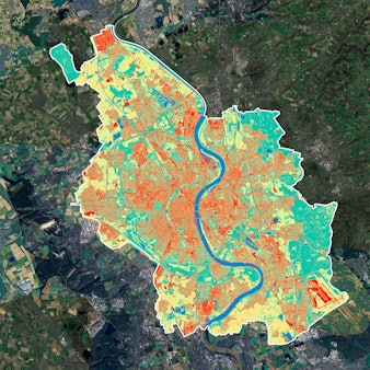 ARD/SWR ZUGEPFLASTERT!, "Wie schützen wir unsere Städte vor dem Hitzekollaps?", am Mittwoch (13.08.25) um 22:50 Uhr im ERSTEN.
Im KI-basierten Modell sind die versiegelten Flächen von Köln rot markiert (Stand: 2023).
© SWR/Google Satellite /KIT-IPF & ci-Tec GmbH