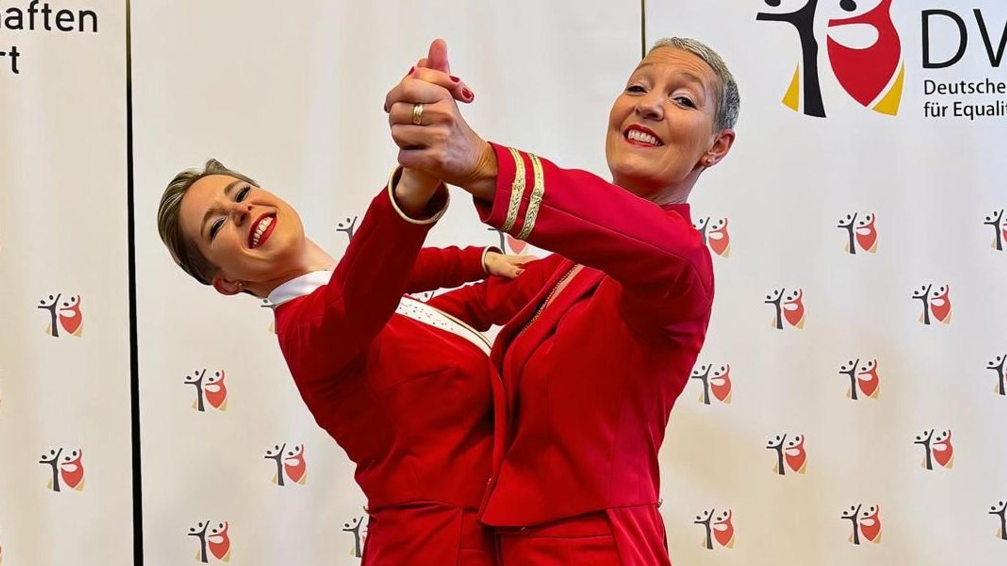 Karolin und Brita Böckenfeld trainieren beim Sankt Augustiner Tanzsportkreis.