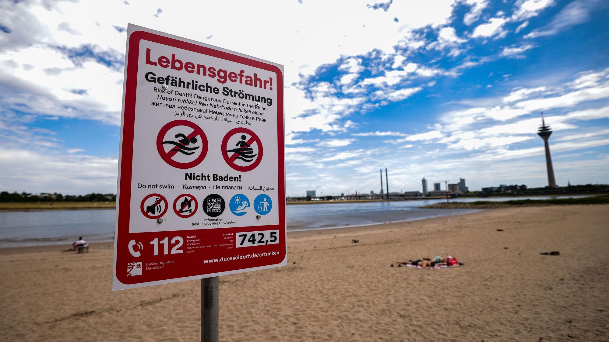 In Düsseldorf gilt ab dem 14. August ein Badeverbot im Rhein.