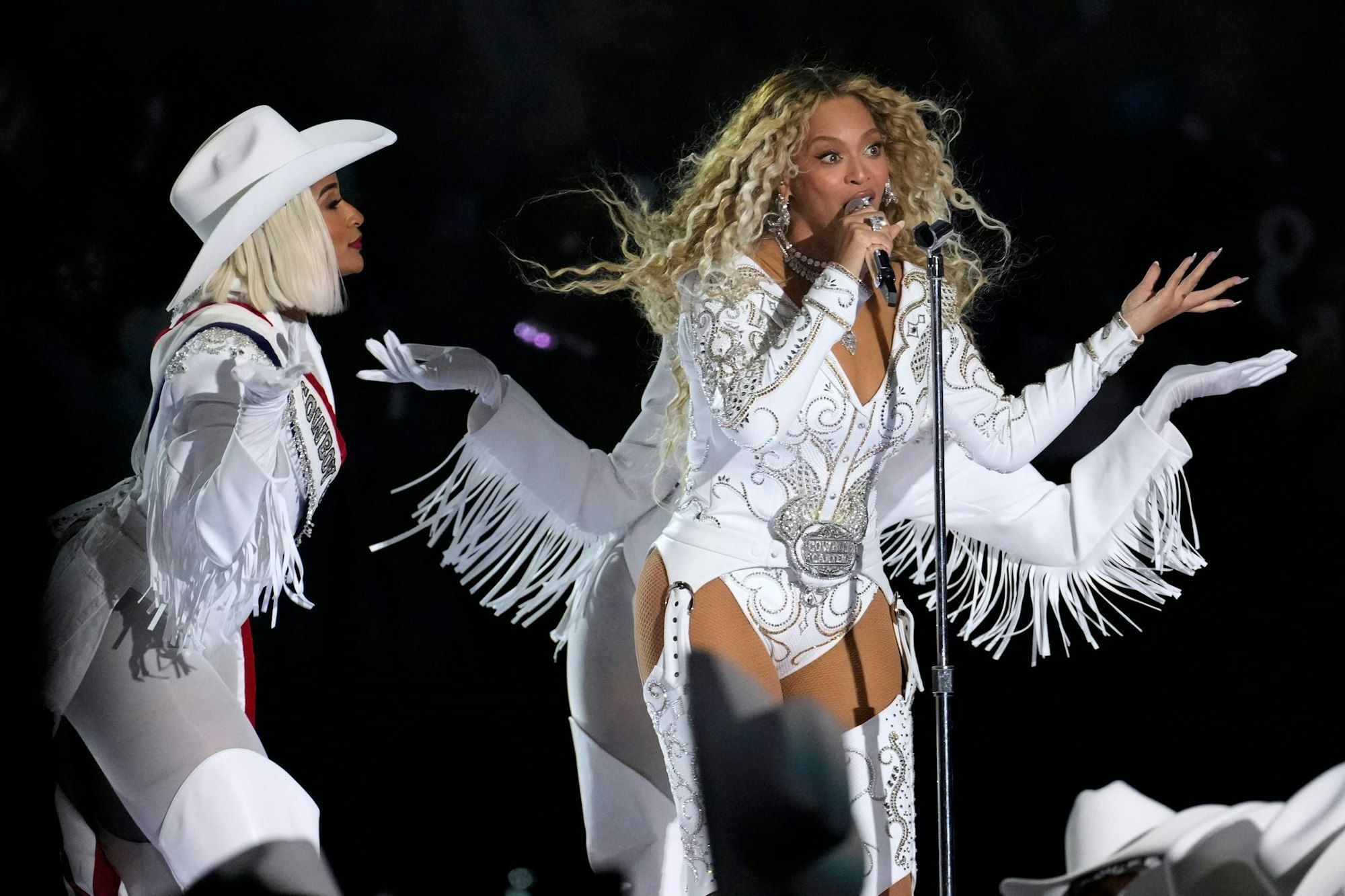 Superstar Beyoncé hat für ihre Halbzeitshow beim NFL-Spiel in Houston einen Sonder-Emmy als Kostümdesignerin gewonnenen. (Archivbild)