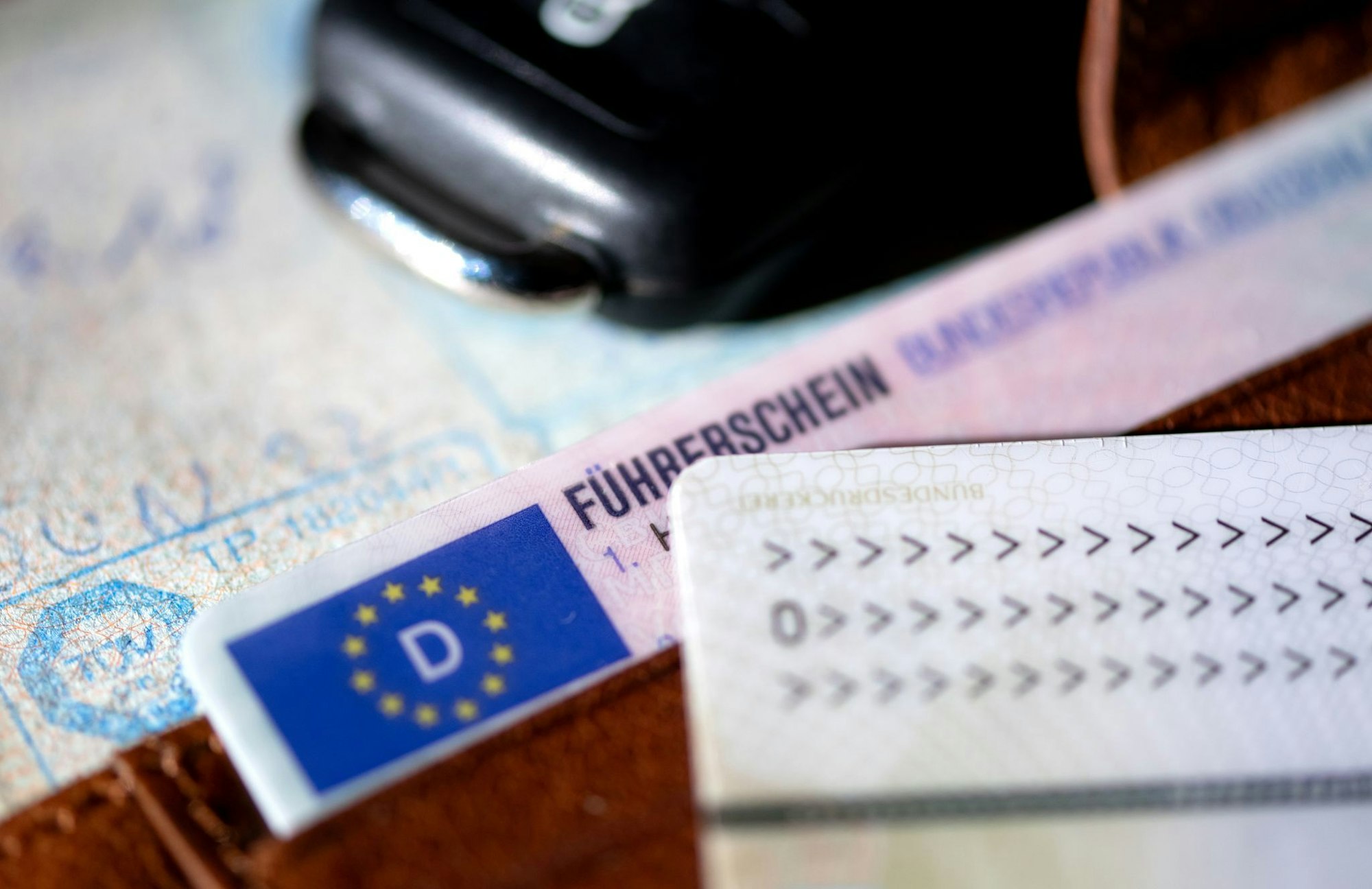Weißes Pulver auf der Plastikkarte hat einem Autofahrer viel Ärger eingebrockt. (Symbolfoto)