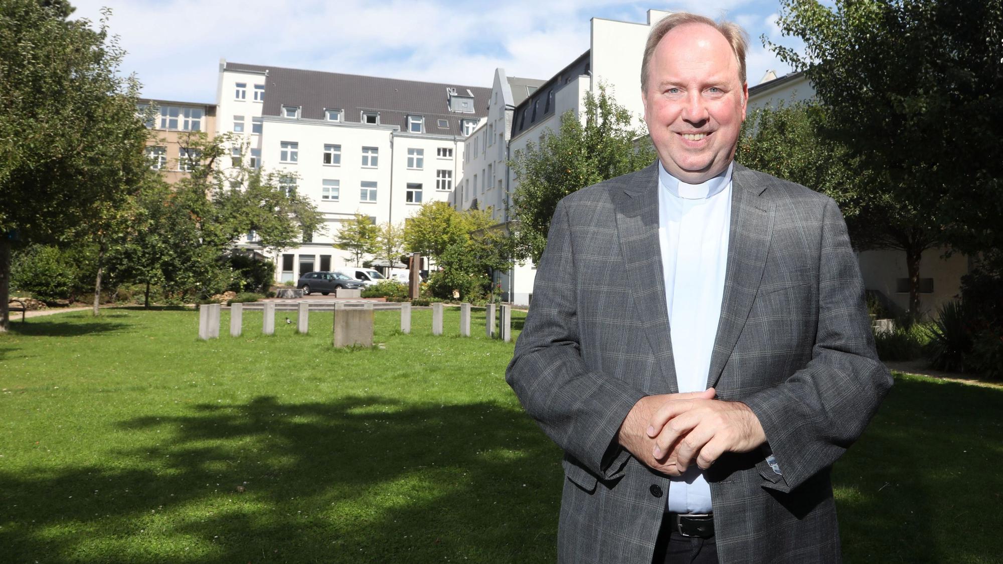 Stadtdechant Robert Kleine nach einem Interview mit dem „Kölner Stadt-Anzeiger“ im Sommer 2025
