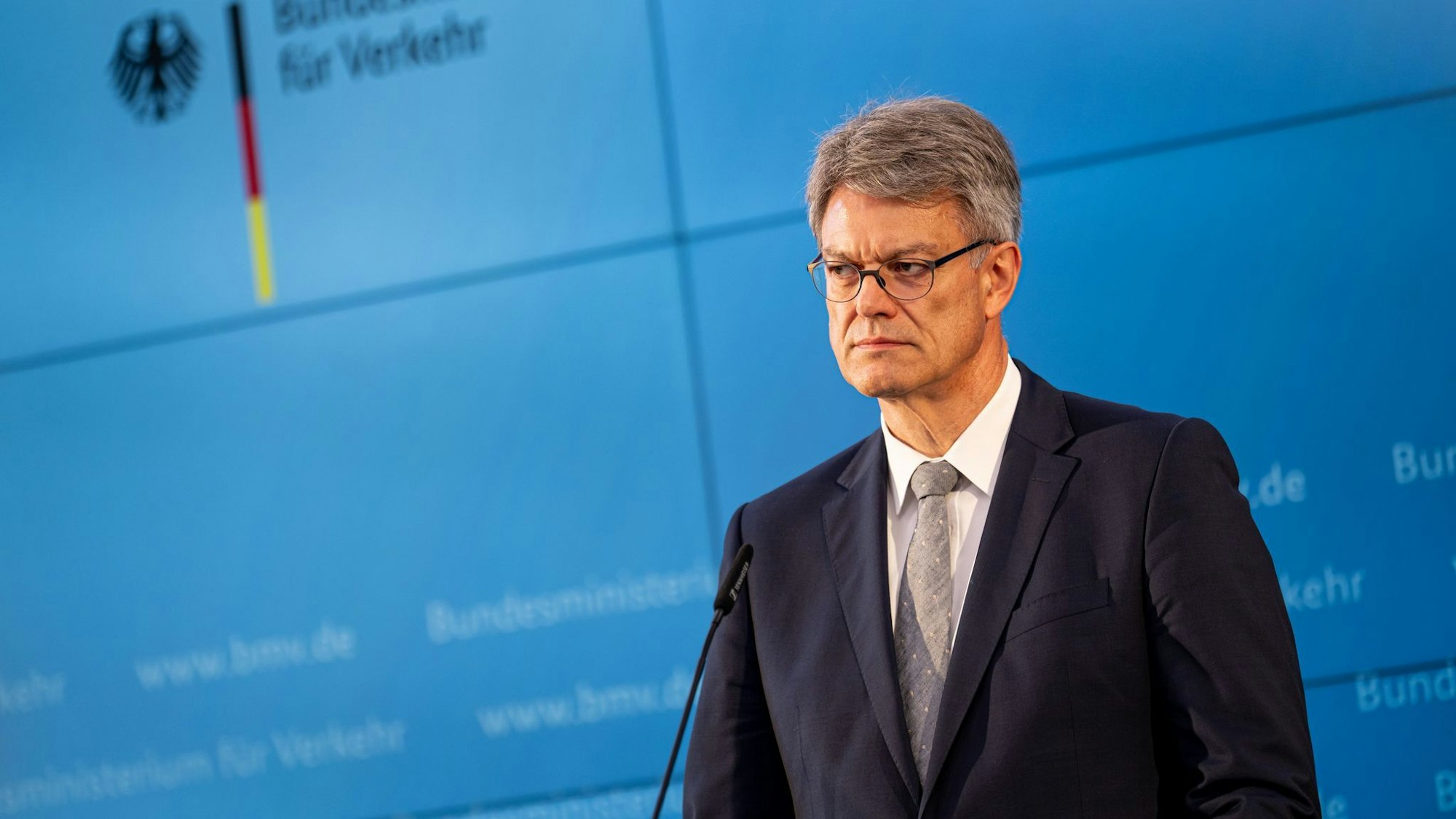 Verkehrsminister Schnieder hat den personellen Umbruch bei der Bahn eingeleitet.