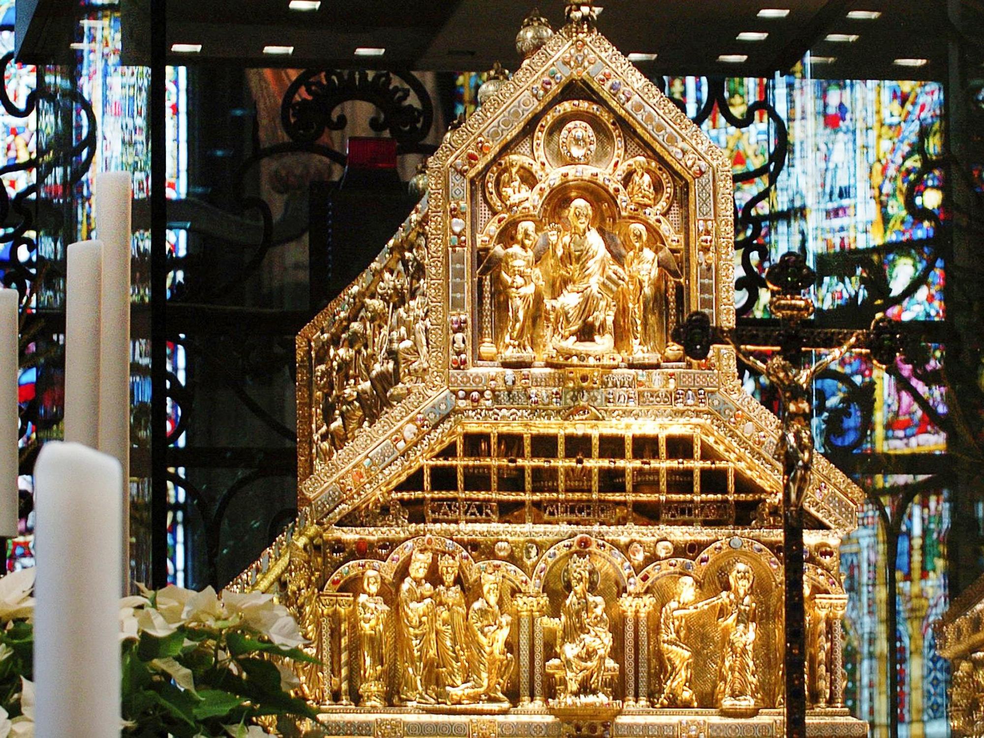 Der Schrein der Heiligen Drei Könige im Kölner Dom. Jedes Jahr am 6. Januar wird der goldene Schrein im Kölner Dom geöffnet.