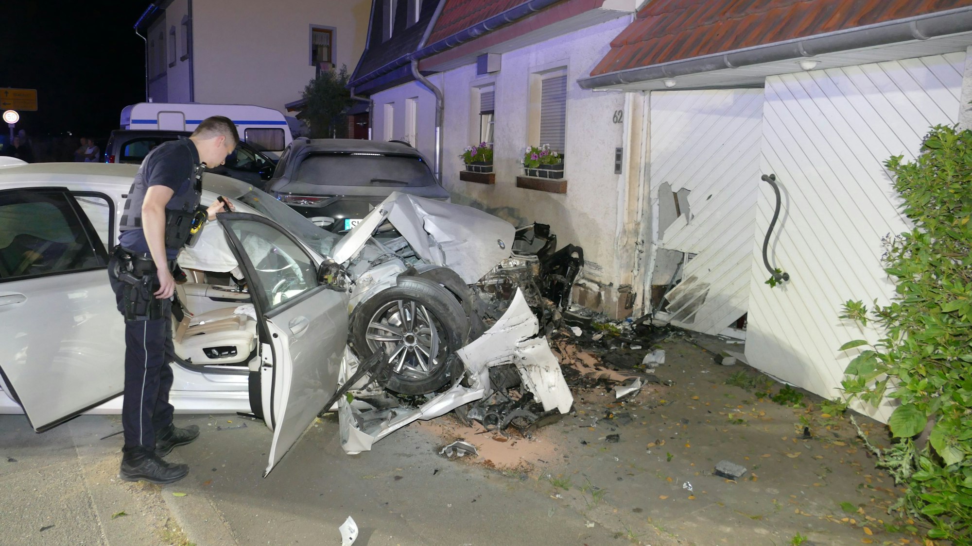 Das Auto des 24-Jährigen wurde bei dem Unfall in Bornheim erheblich beschädigt.