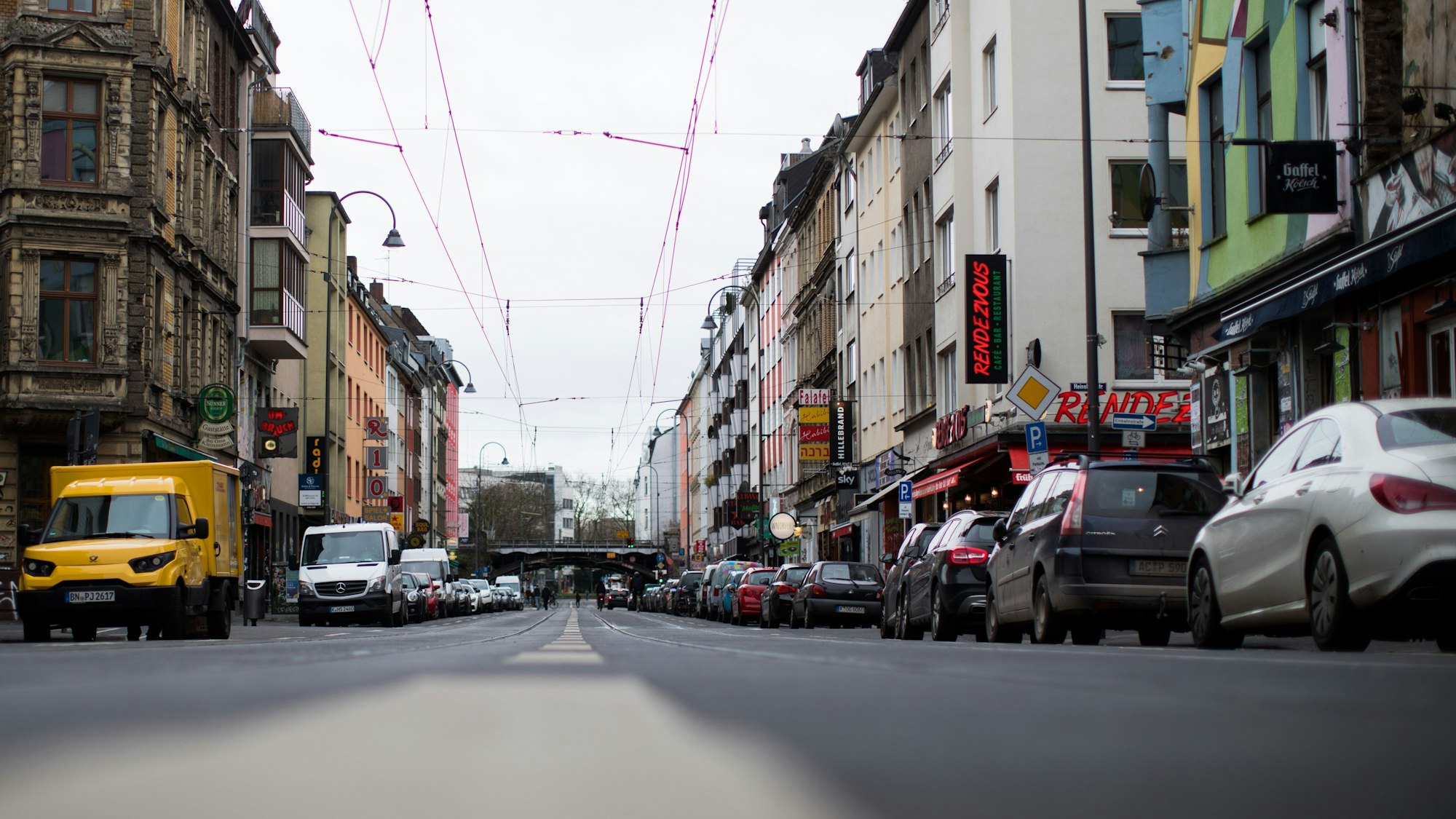 In einer Bar im Bereich der Zülpicher Straße kam es zu der schweren Messerattacke.