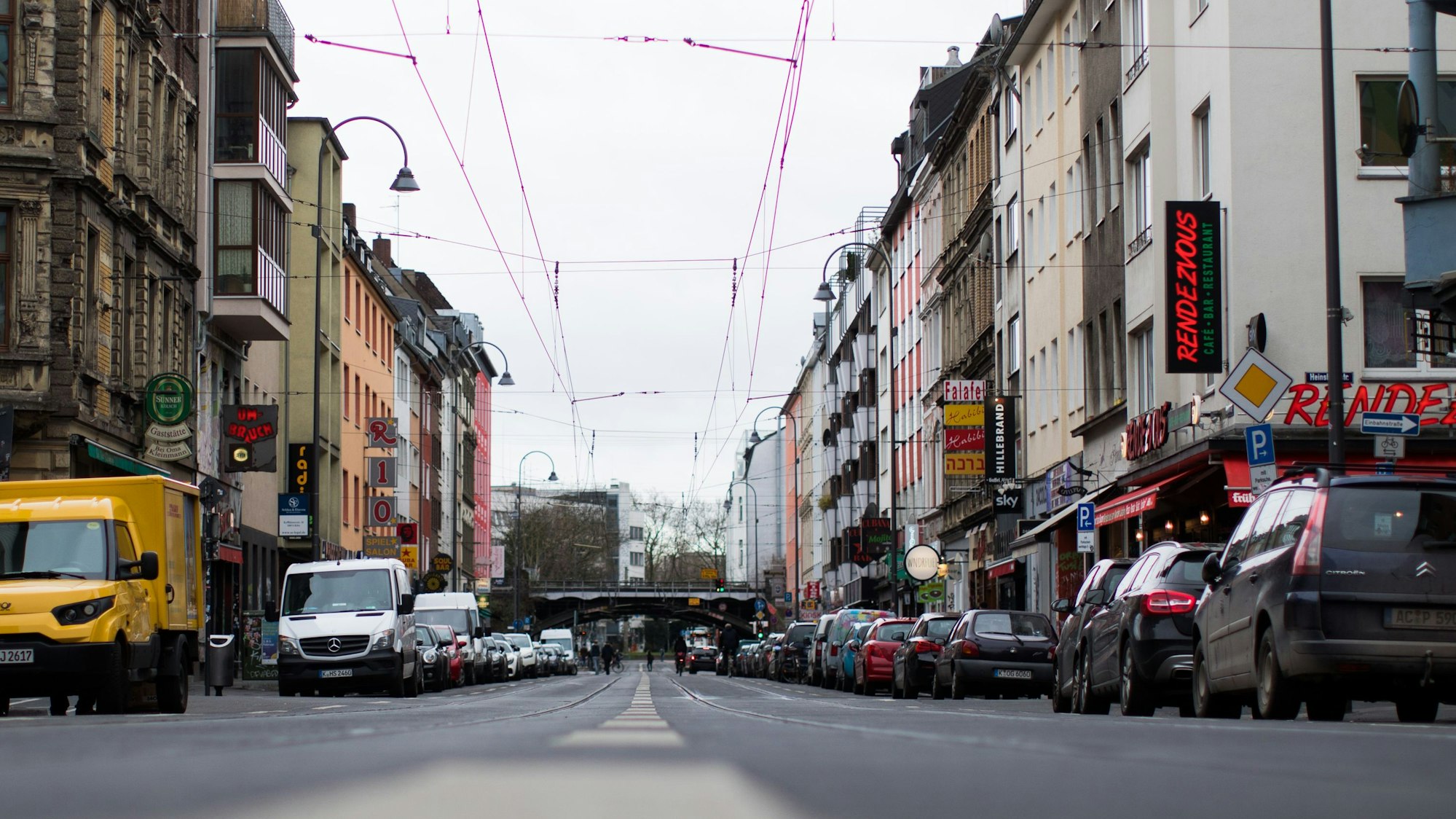 In einer Bar im Bereich der Zülpicher Straße kam es zu dem Messereinsatz auf der Herrentoilette.