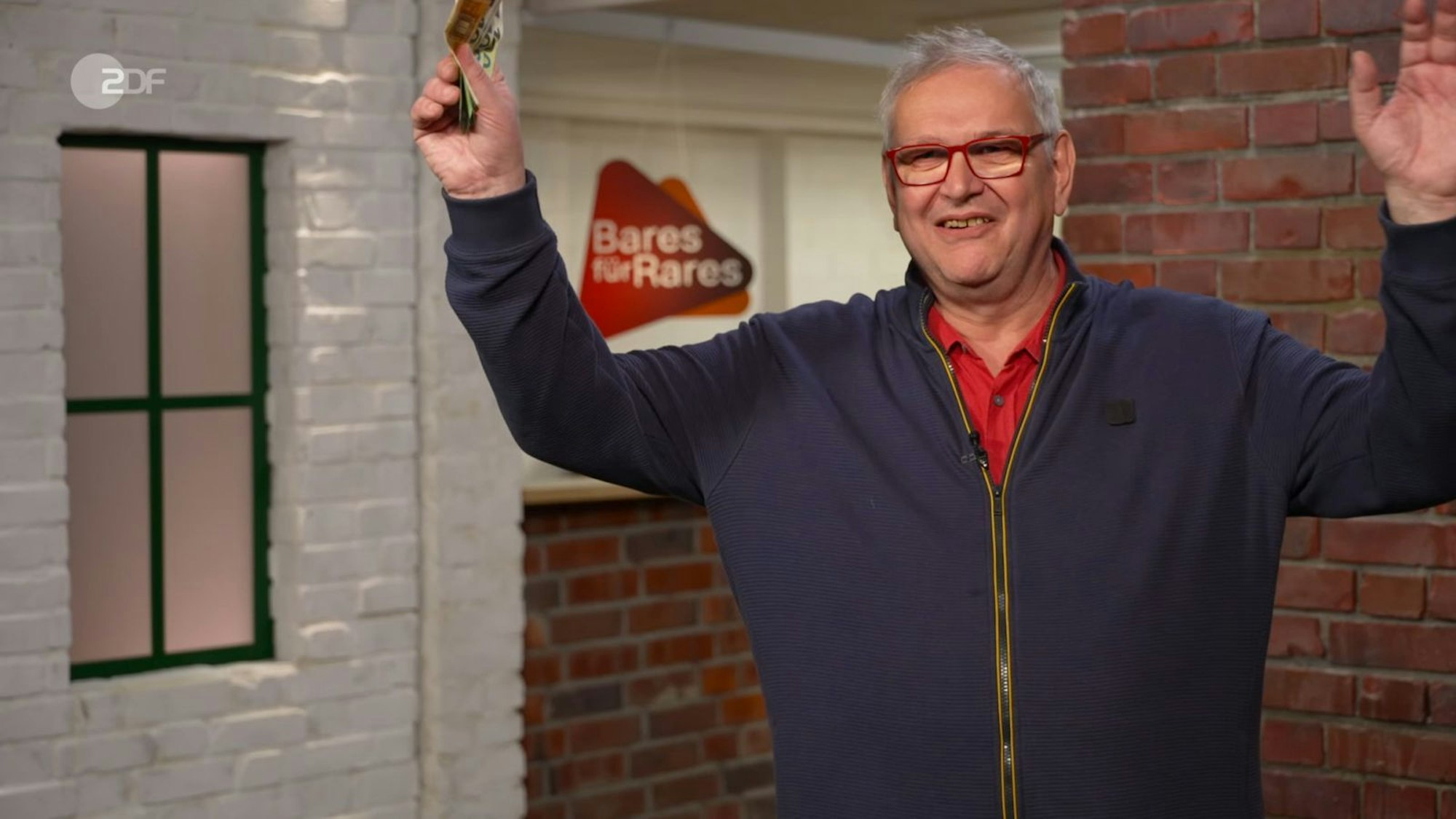 Bert war glücklich: Der Pumuckl war zwar nicht mehr da, dafür aber 450 Euro. (Bild: ZDF)