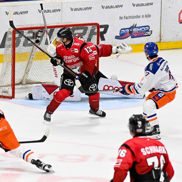 Eishockey DEL 25/26: Testspiel Kölner Haie vs Tappara Tampere am 14.8.2025 in der Kölnarena 2/Haie_Zentrum Joachim Blichfeld Nr.88/Tappera Tampere erziehlt das Tor zum 0:1 *** Ice Hockey DEL 25 26 Test match Cologne Sharks vs Tappara Tampere on 14 8 2025 in the Kölnarena 2 Sharks center Joachim Blichfeld Nr 88 Tappera Tampere scores the goal to 0 1 wd