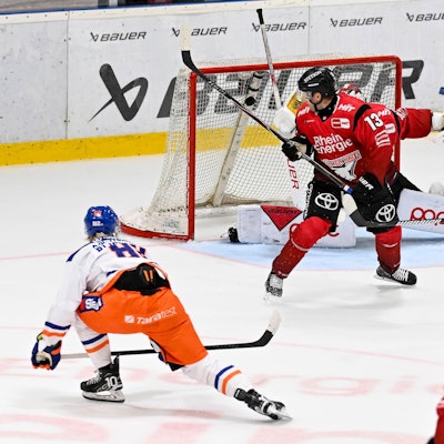 Eishockey DEL 25/26: Testspiel Kölner Haie vs Tappara Tampere am 14.8.2025 in der Kölnarena 2/Haie_Zentrum Joachim Blichfeld Nr.88/Tappera Tampere erziehlt das Tor zum 0:1 *** Ice Hockey DEL 25 26 Test match Cologne Sharks vs Tappara Tampere on 14 8 2025 in the Kölnarena 2 Sharks center Joachim Blichfeld Nr 88 Tappera Tampere scores the goal to 0 1 wd