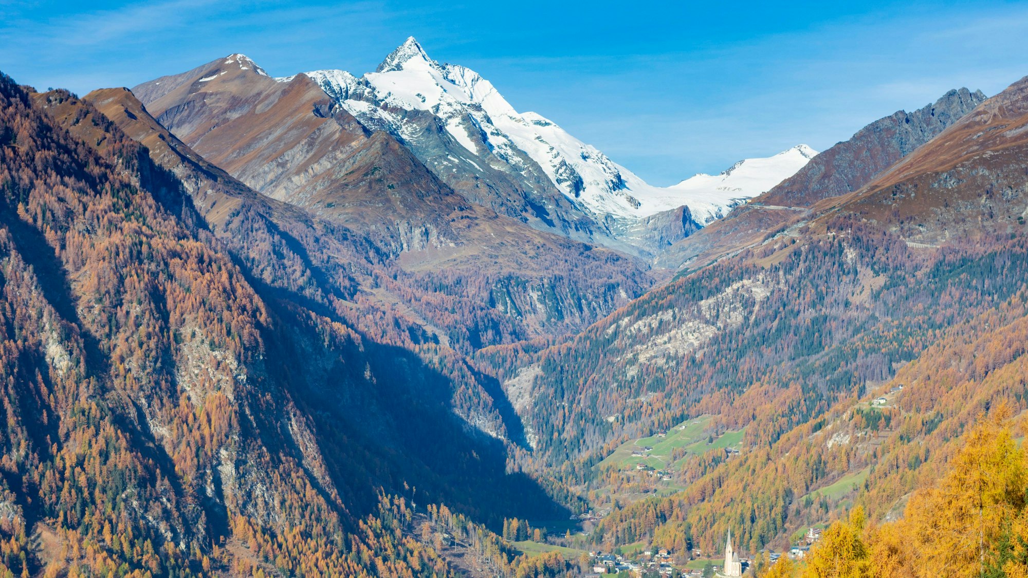 Sommerliche Alpenkulisse in Kärnten.