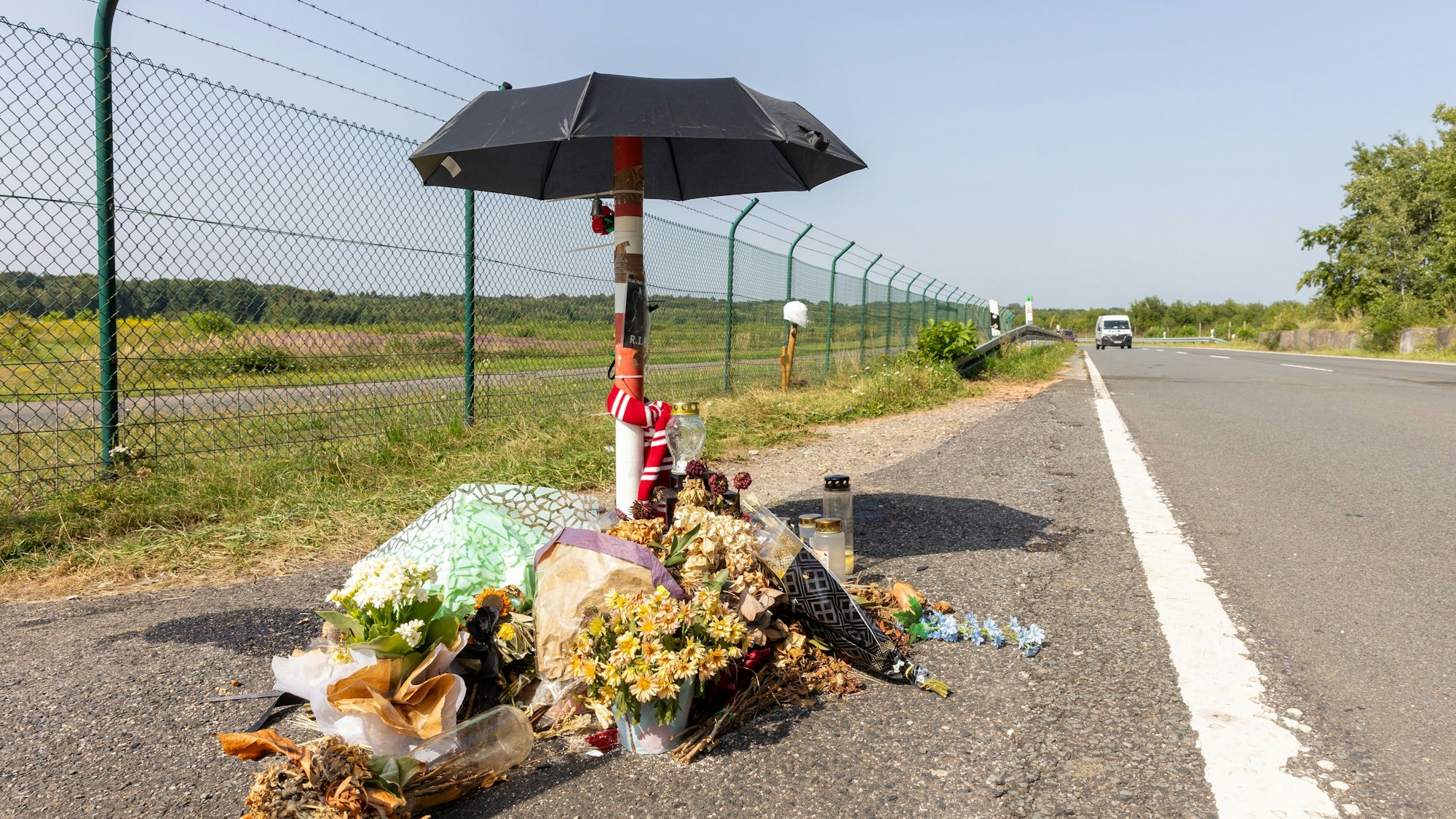 Vor drei Wochen kamen zwei Biker auf der Alten Kölner Straße ums Leben.