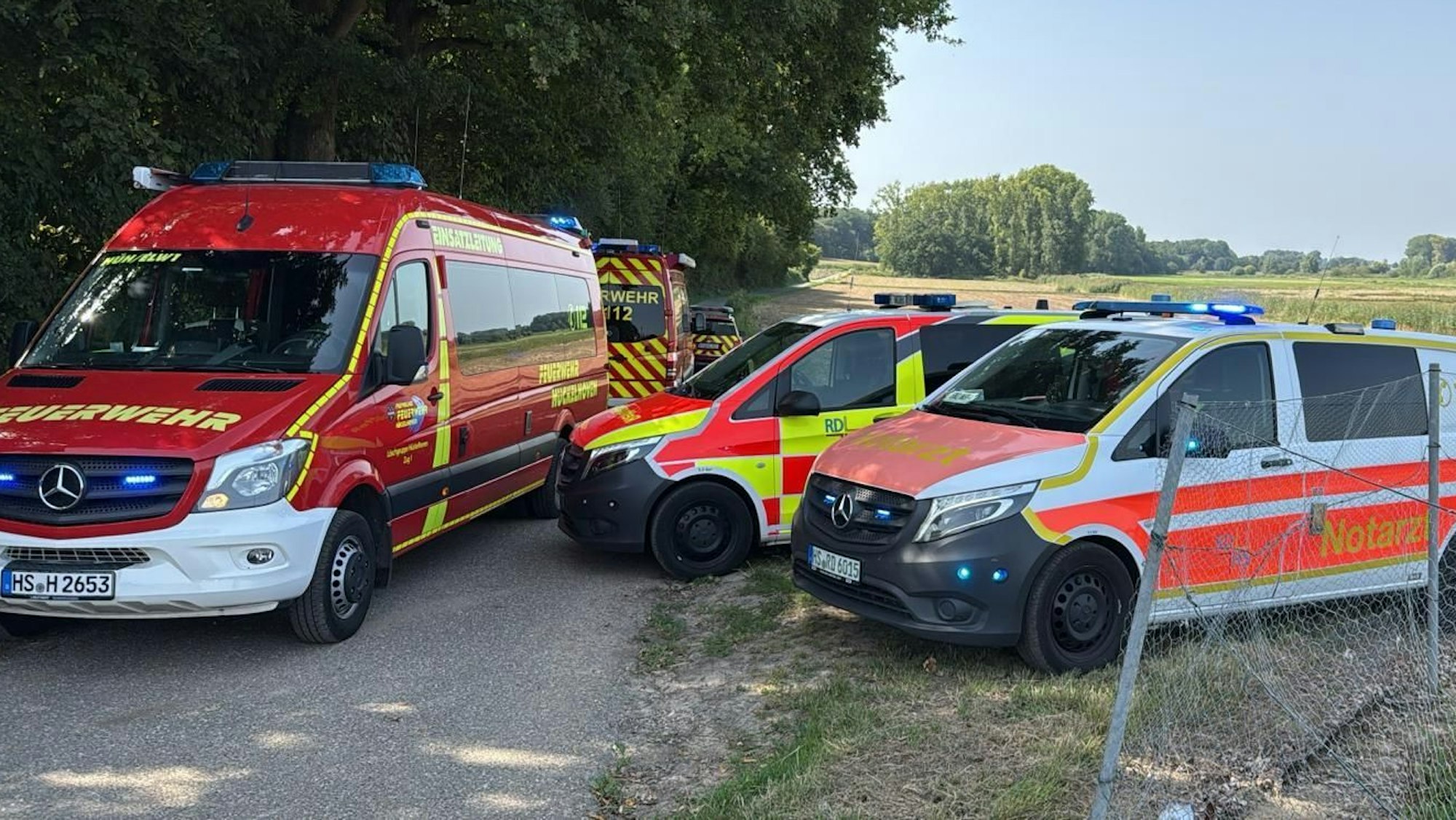 Die Feuerwehr und Rettungskräfte beim Einsatz in Hückelhoven.