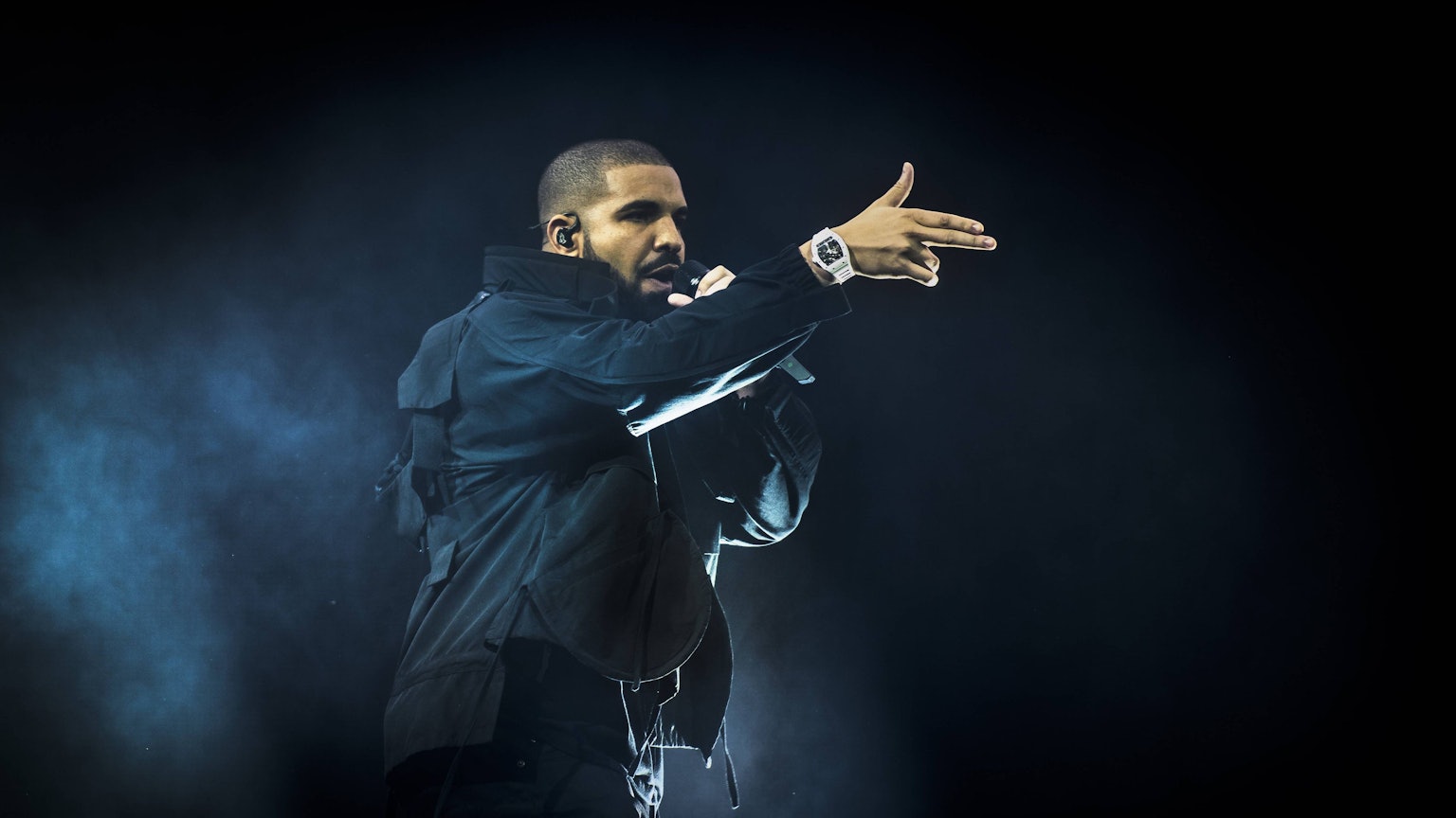 Das Foto zeigt den Rapper Drake bei einem Konzert in seiner Heimatstadt Toronto im Jahr 2016. Foto: imago/ZUMA Press