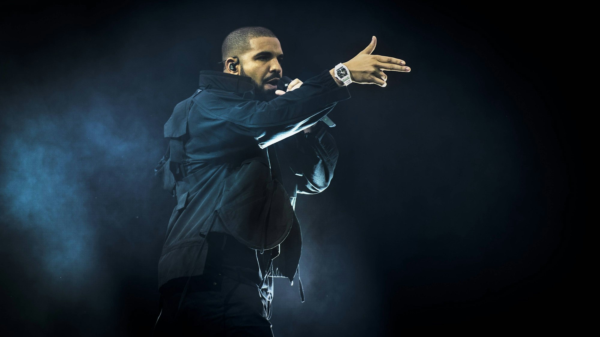 Das Foto zeigt den Rapper Drake bei einem Konzert in seiner Heimatstadt Toronto im Jahr 2016. Foto: imago/ZUMA Press