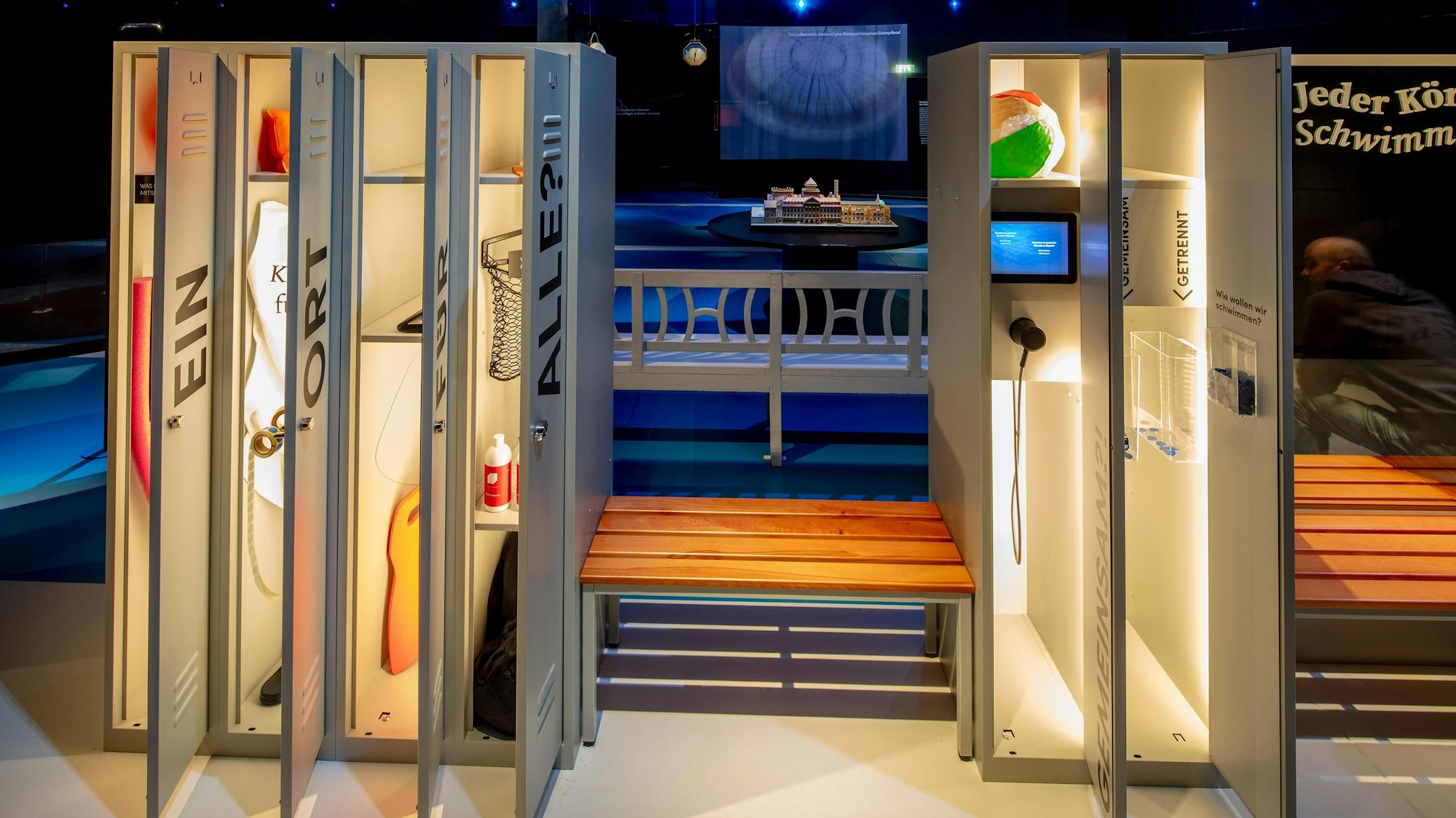 Das undatierte Foto zeigt einen Teil der Ausstellung «Frei Schwimmen - Gemeinsam?!» im Haus der Geschichte Baden-Württemberg in Stuttgart.