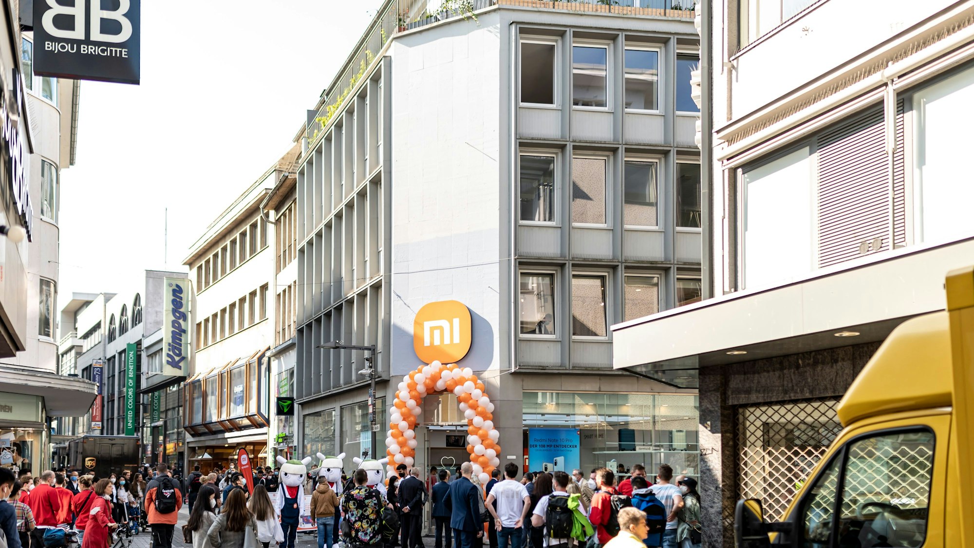 Der chinesische Smartphone-Hersteller Xiaomi war Vormieter in dem Eckhaus, blieb aber nur zwei Jahre bis 2023. Seitdem steht das Gebäude leer.