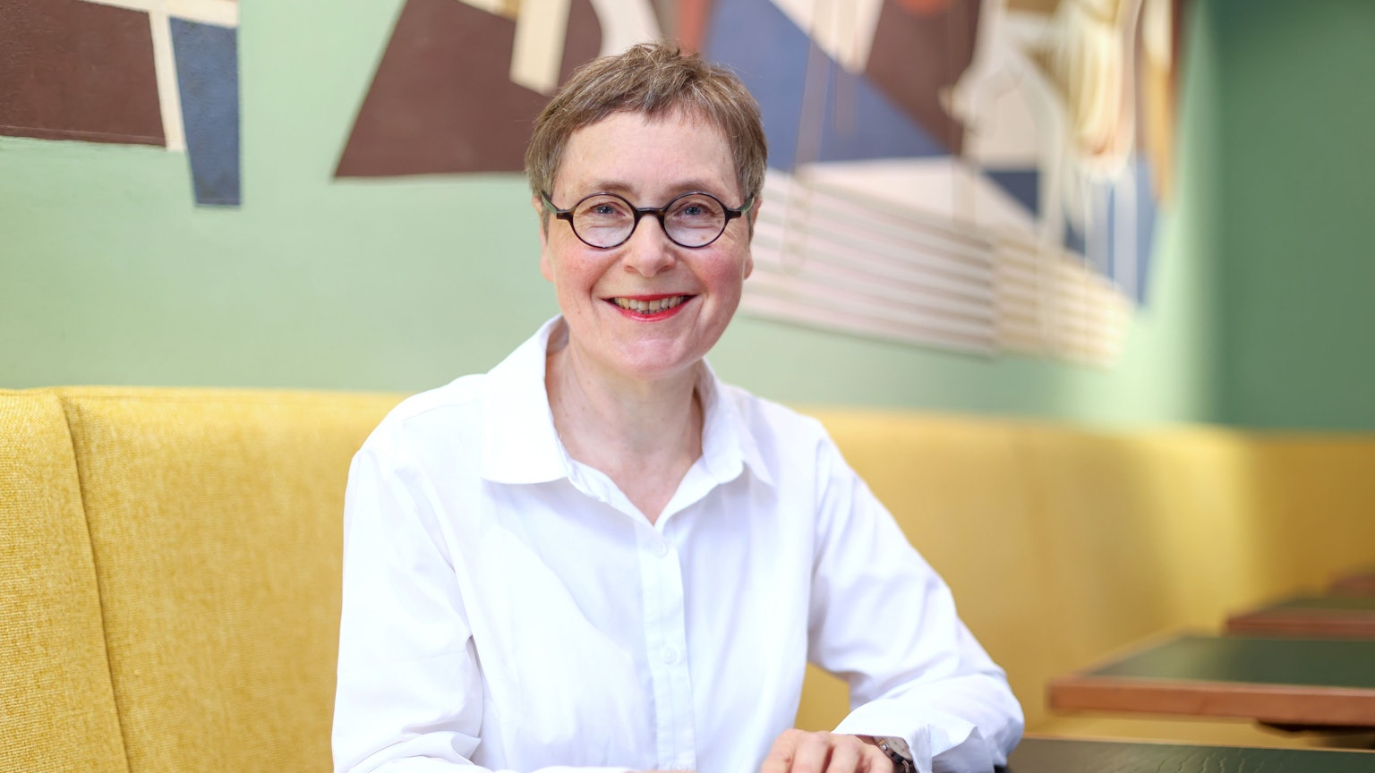 Die Kölner Schriftstellerin Angela Steidele hat einen Roman über Greta Garbo und Marlene Dietrich geschrieben.