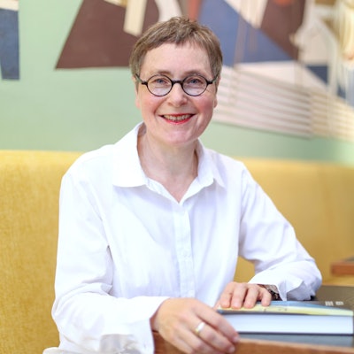 Die Kölner Schriftstellerin Angela Steidele hat einen Roman über Greta Garbo und Marlene Dietrich geschrieben.