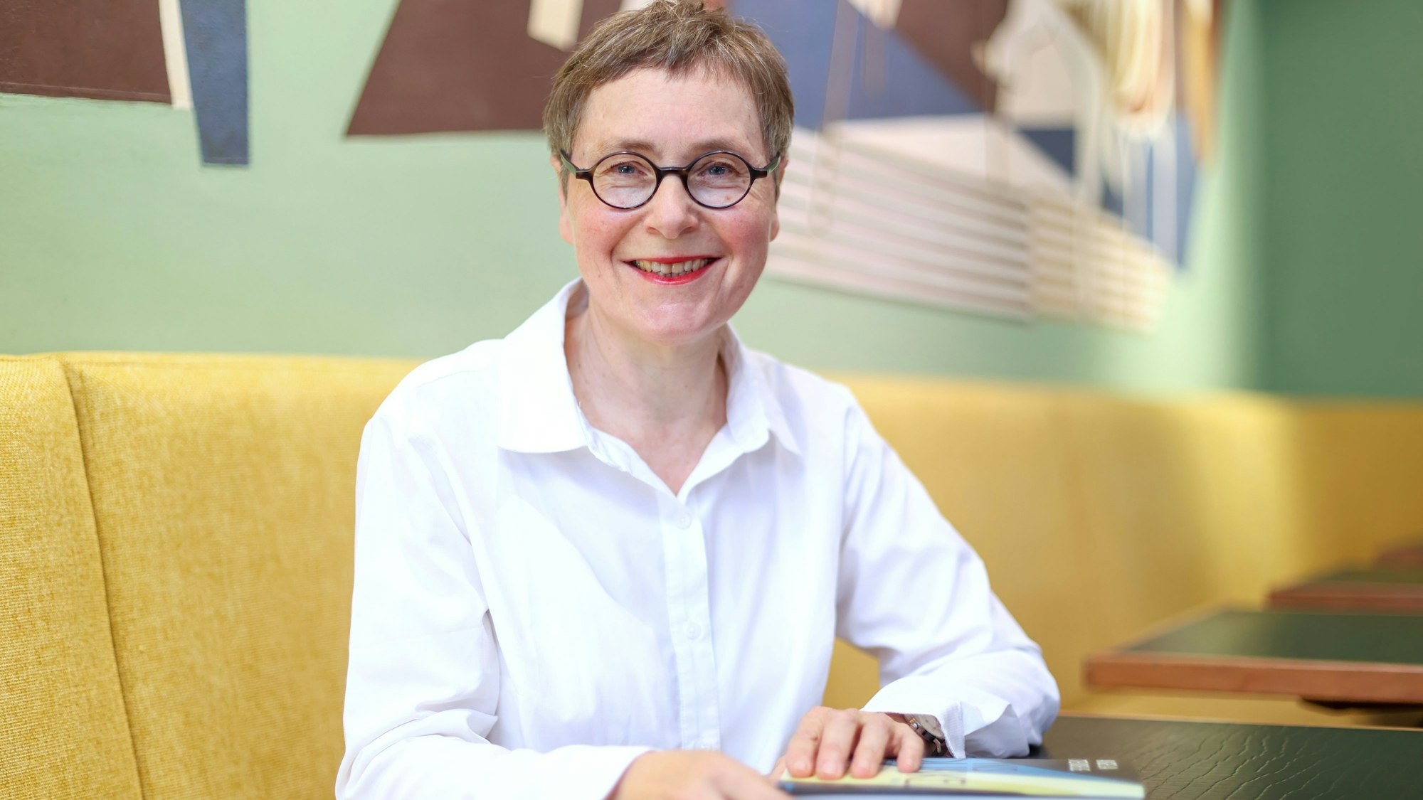 Die Kölner Schriftstellerin Angela Steidele hat einen Roman über Greta Garbo und Marlene Dietrich geschrieben.