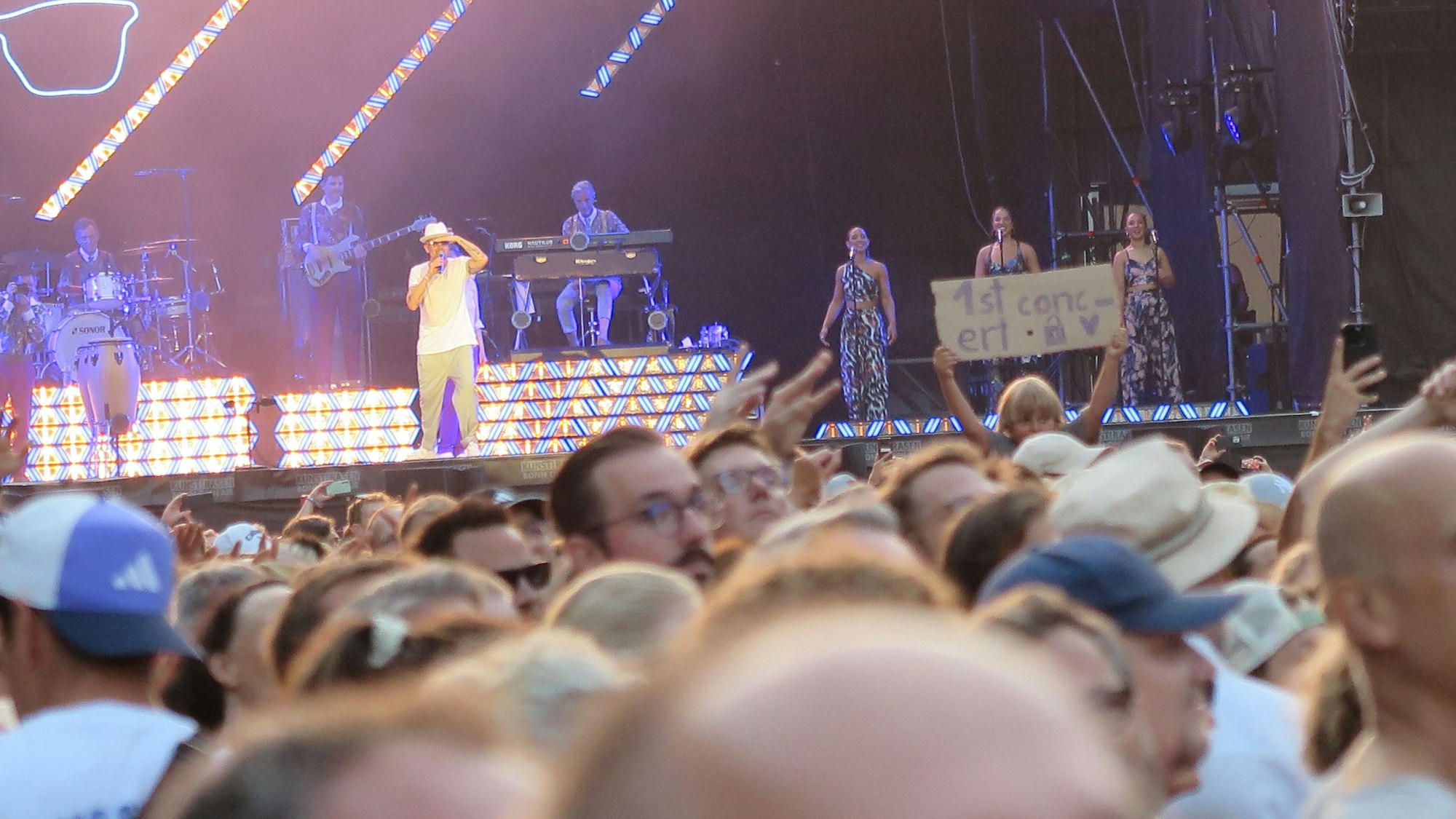 Jan Delay auf dem Bonner Kunstrasen