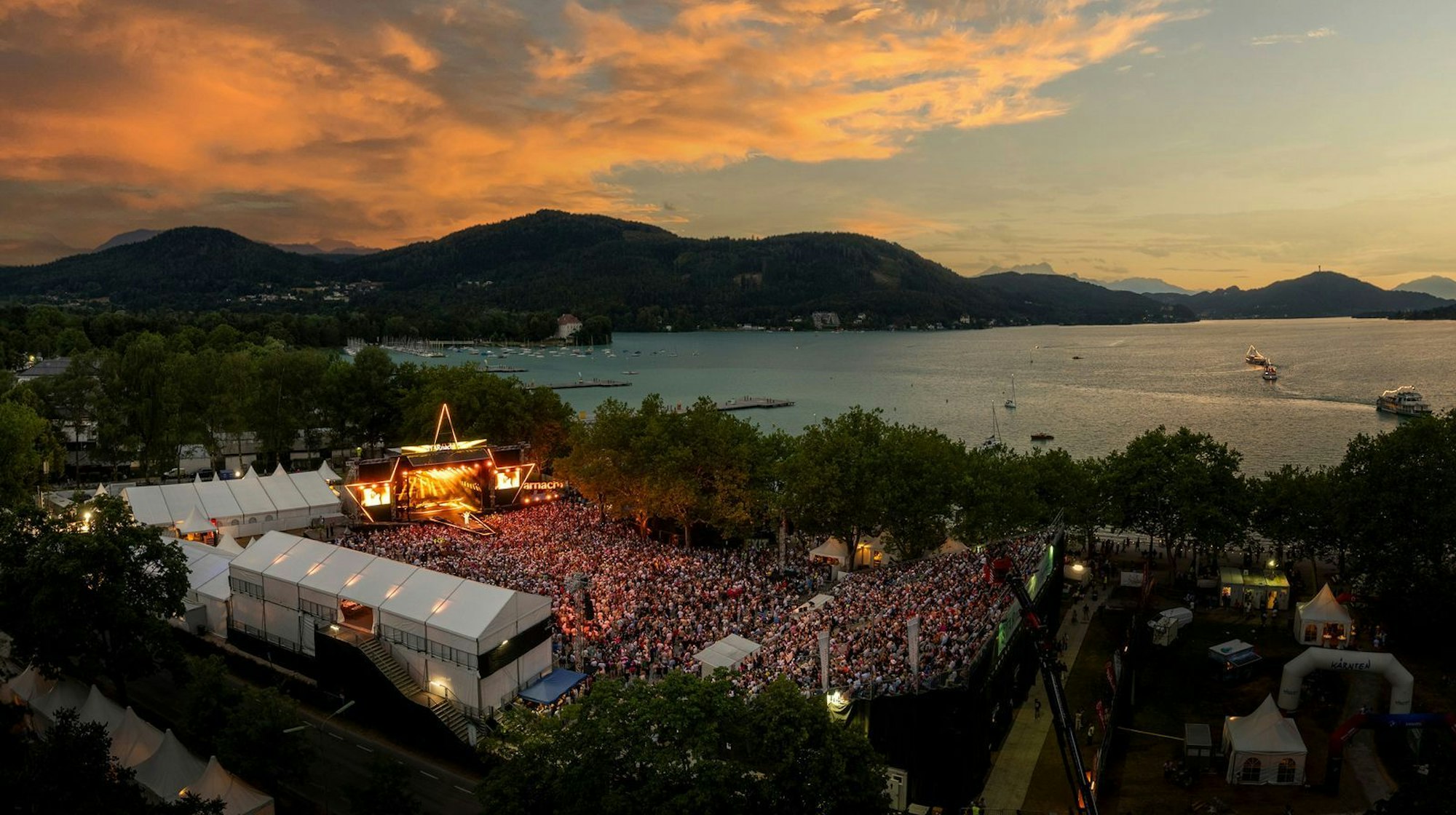 Der malerische Wörthersee dient auch in diesem Jahr als Kulisse für die Open-Air-Veranstaltung. (Bild: MDR/ORF/Peter Krivograd)