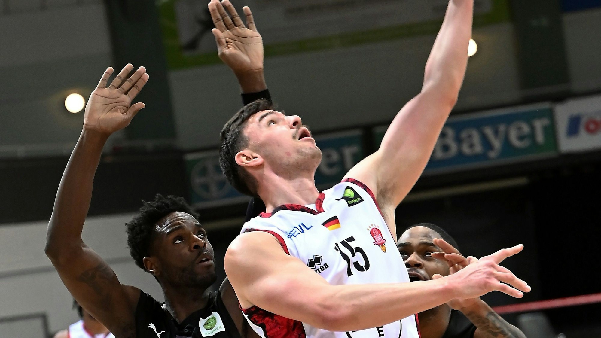 12.03.2022,Basketball,Bayer-Nürnberg rechts:Luca Kahl (Bayer) Foto: Uli Herhaus