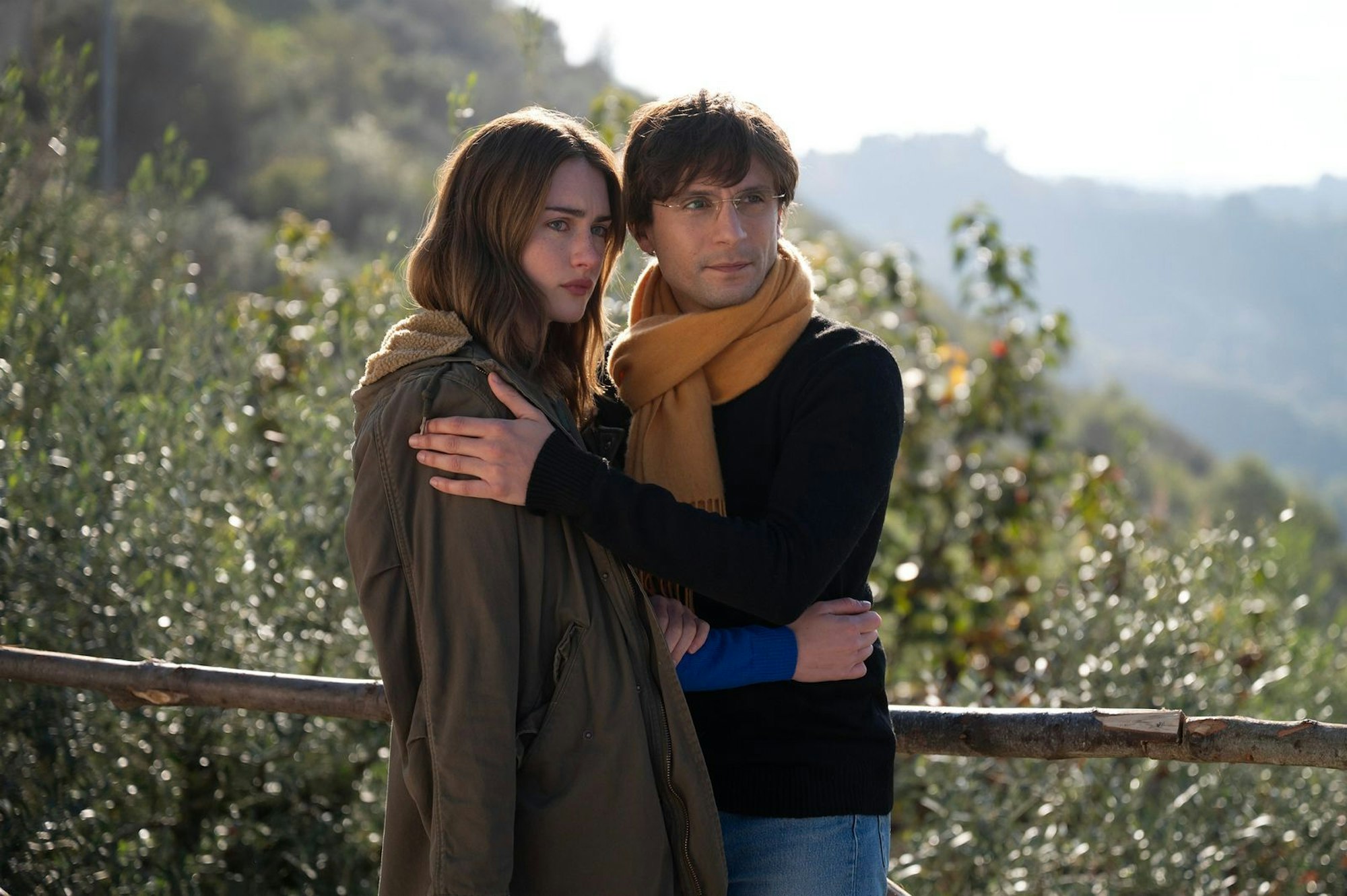 Amanda Knox (Grace van Patten) und ihr italienischer Freund und Liebhaber Raffaele Sollecito (Giuseppe De Domenico), den sie erst vor wenigen Tagen kennengelernt hat, geraten am 1. November 2007 in einen albtraumhaften Mordfall, der von nun an ihr Leben bestimmen sollte. (Bild: Disney/Andrea Miconi)