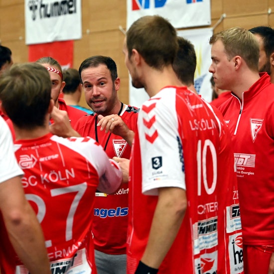 Handball
SC Longerich - Krefeld
mitte: TR: Chris Stark (Longerich)
Foto: Uli Herhaus