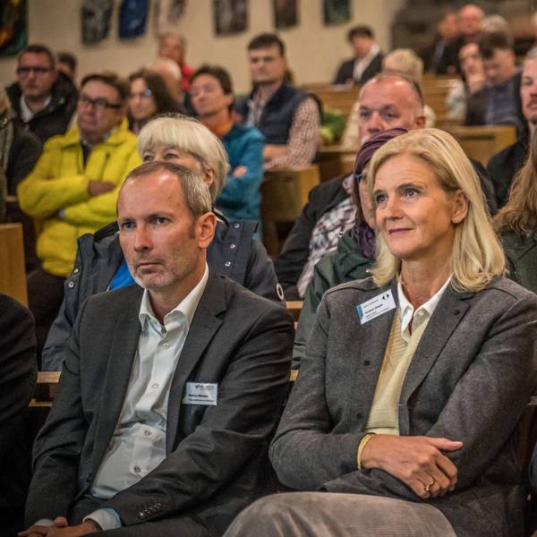 Andrea Deppe mitte mit OB Uwe Richrath rechts und Markus Märtens, rechts, WFL beim "City-Labor" . Foto: Ralf Krieger