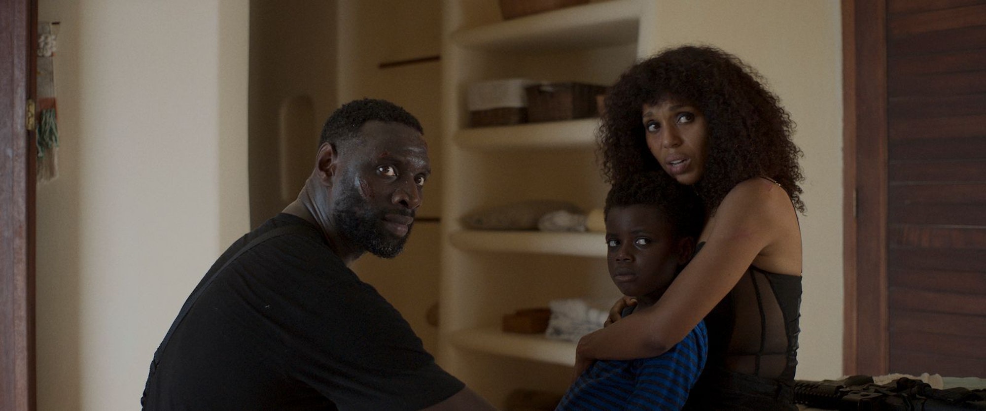 Isaac (Omar Sy, links) und Kyrah (Kerry Washington) machen sich große Sorgen um die Sicherheit ihres Sohnes (Jahleel Kamara). (Bild: 2025 Lionsgate/Leonine)
