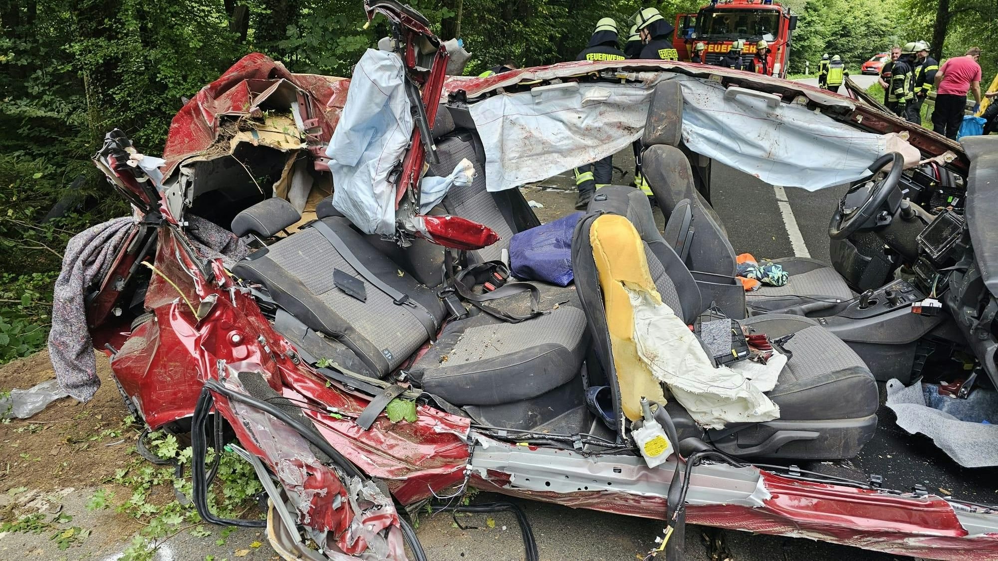 Das Autowrack eines Unfalls in Kürten