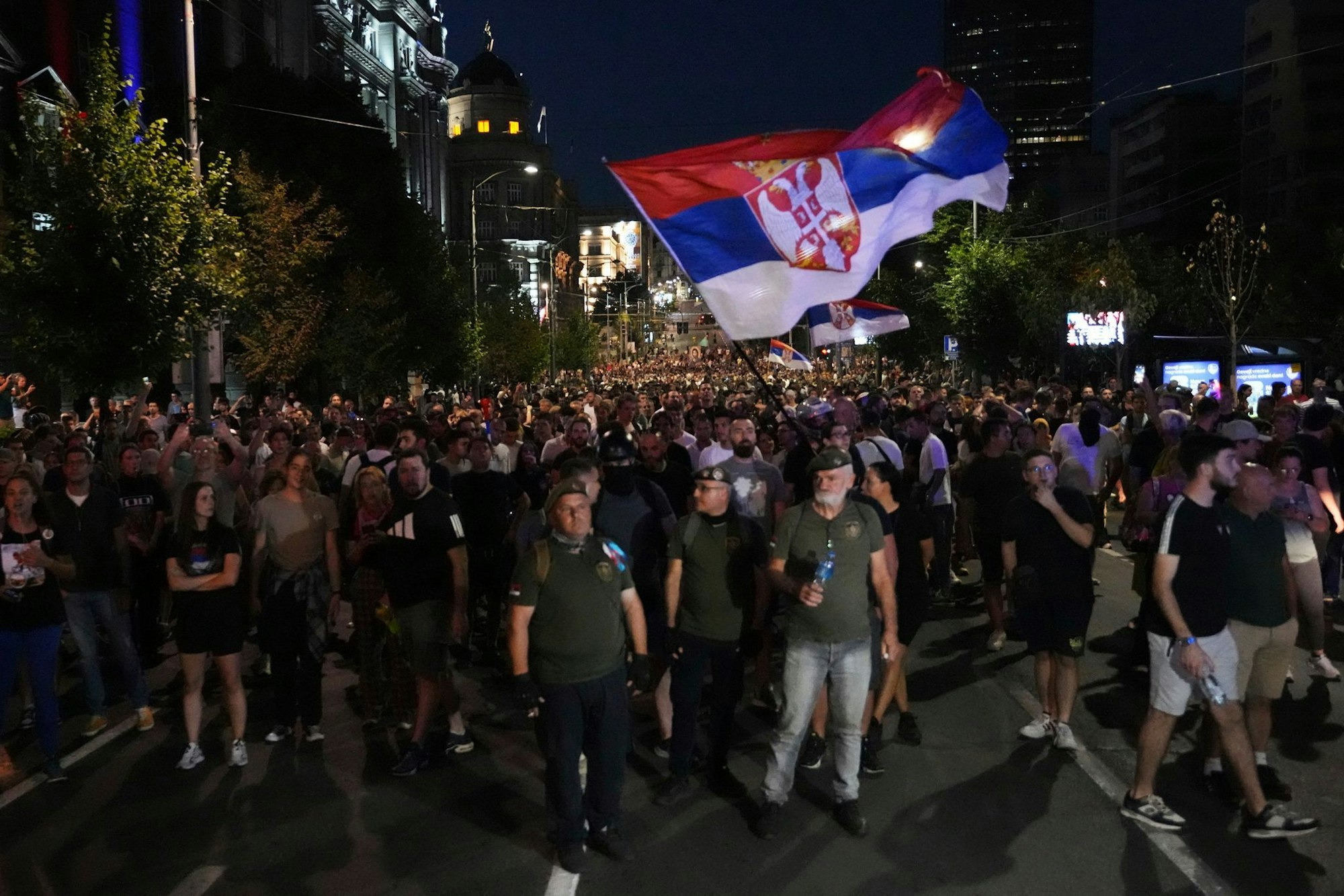 Am Rande der Proteste gegen den serbischen Präsident Vucic kam es die dritte Nacht in Folge zu Ausschreitungen. (Archivbild)