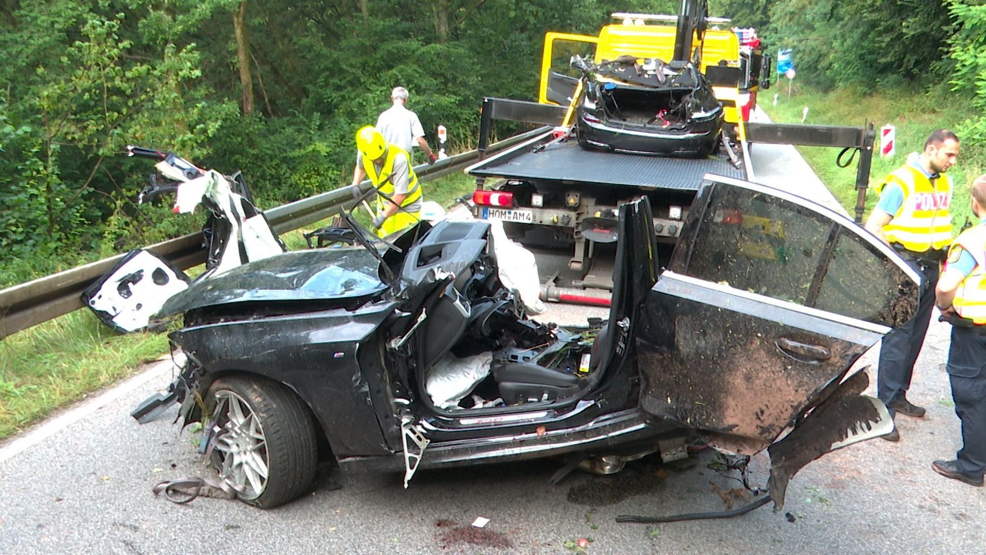Das Autowrack wird geborgen.